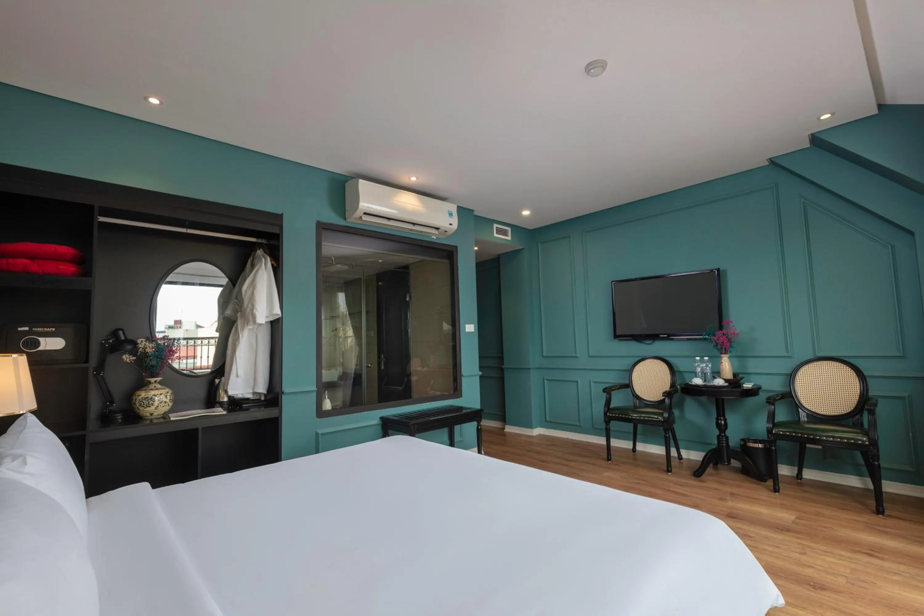 Bedroom, Bed in Madelise Palace Hotel & Travel