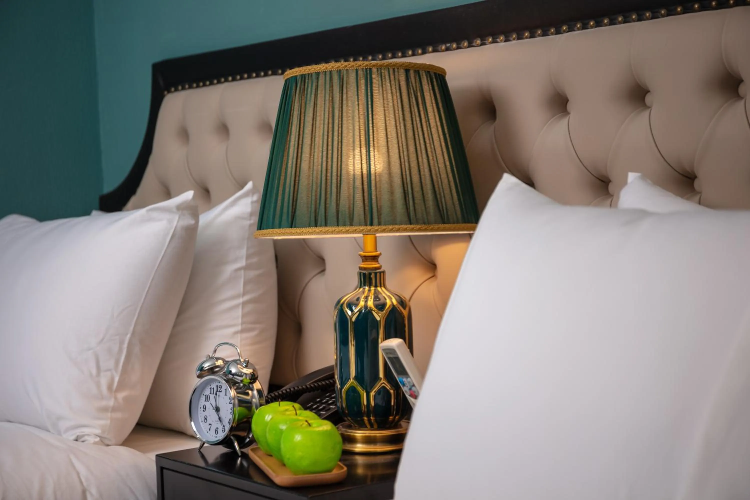 Bed in Madelise Palace Hotel & Travel