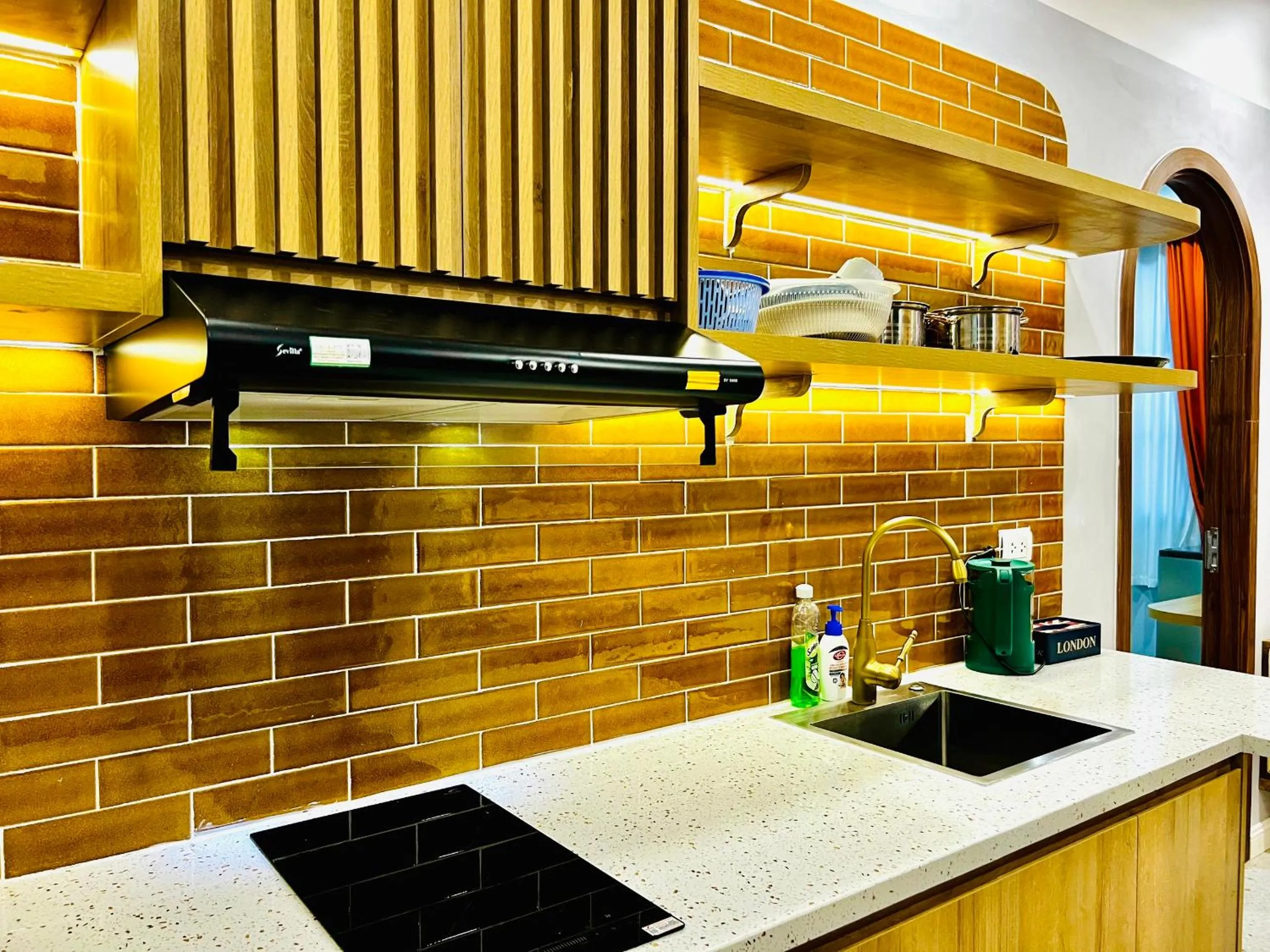 Kitchen or kitchenette in Rova Hotel Phú Quốc