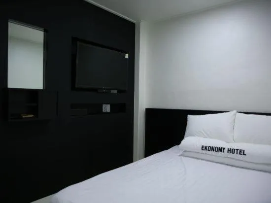 Bed in Ekonomy Hotel