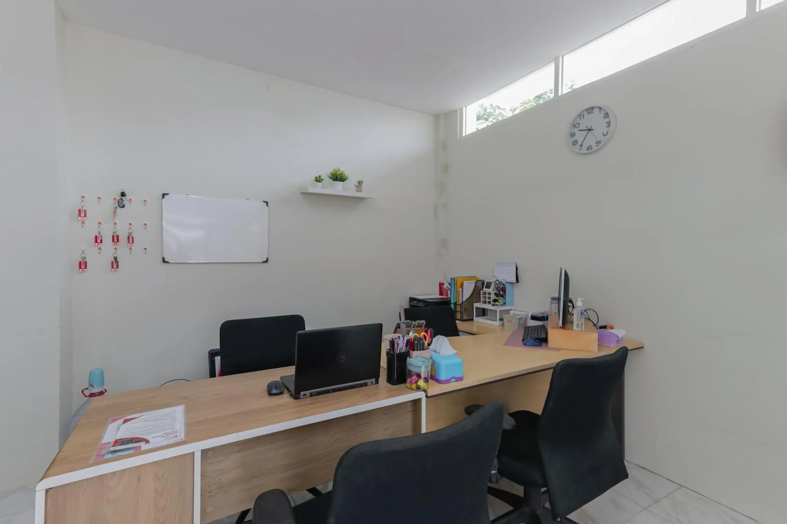 Lobby or reception in RedDoorz Syariah near GOR Bung Karno Nganjuk Lobby or reception in RedDoorz Syariah near GOR Bung Karno Nganjuk