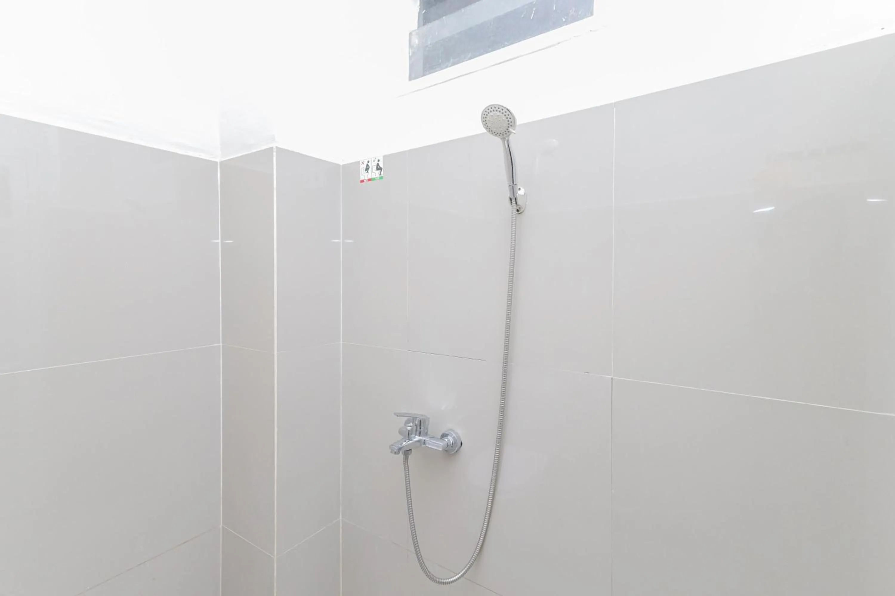 Bathroom in RedDoorz Syariah near GOR Bung Karno Nganjuk