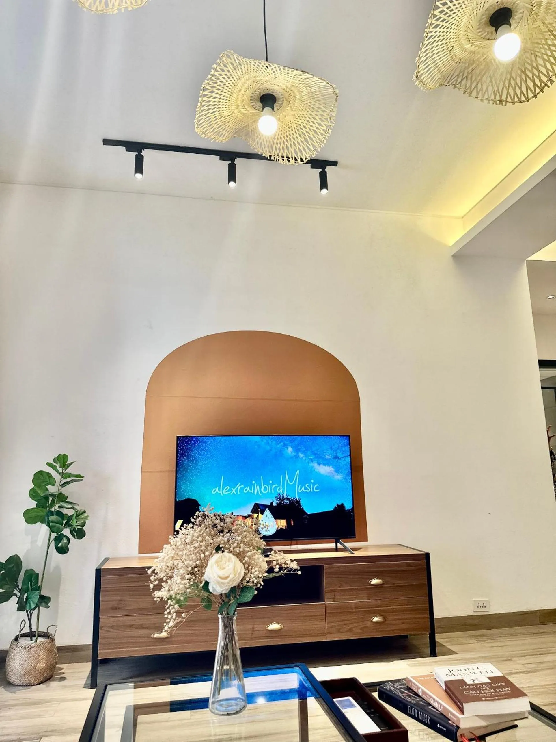 TV and multimedia in Luxe Paradise Residence 88 Tu Hoa