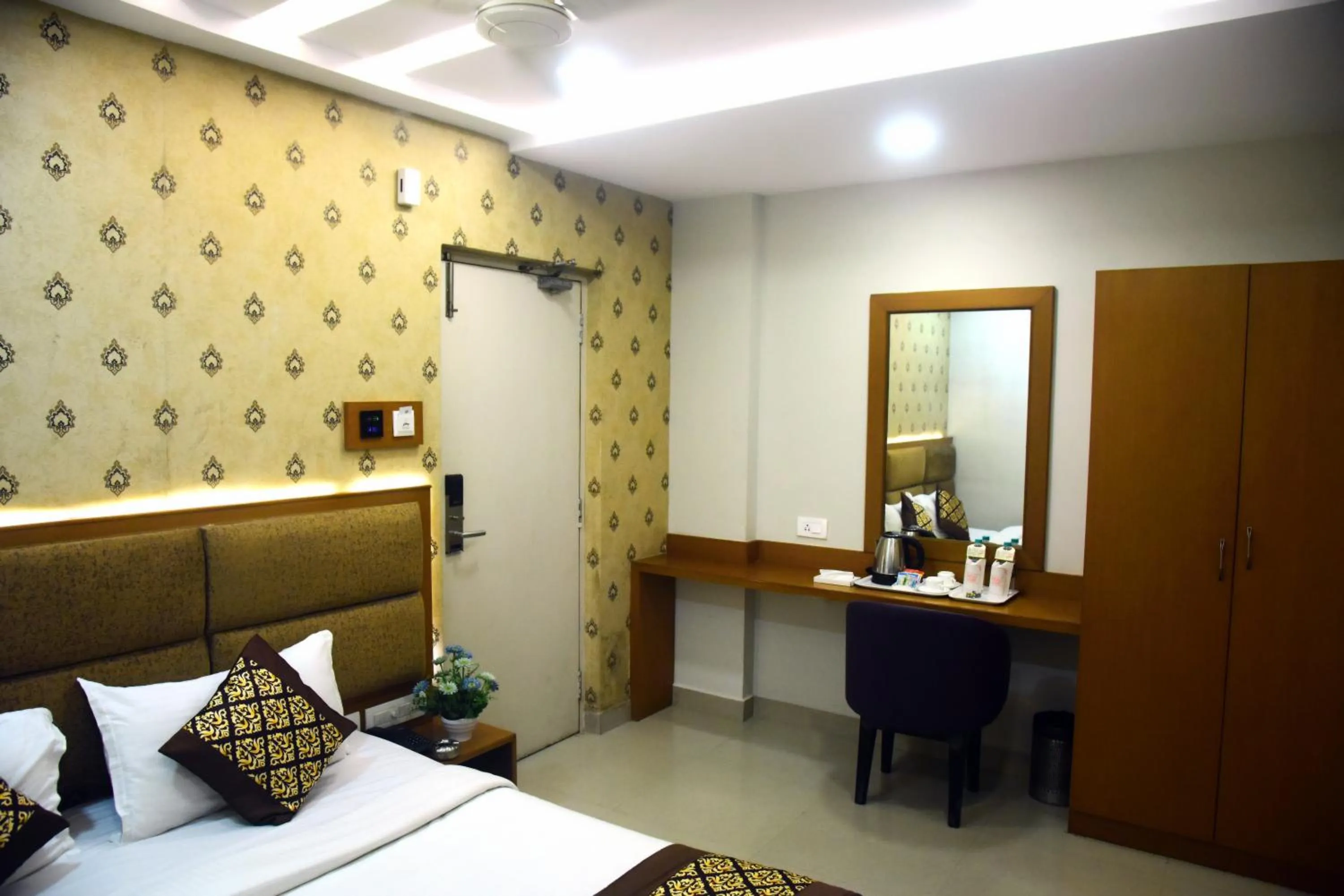 Bed in Pine Tree Signature