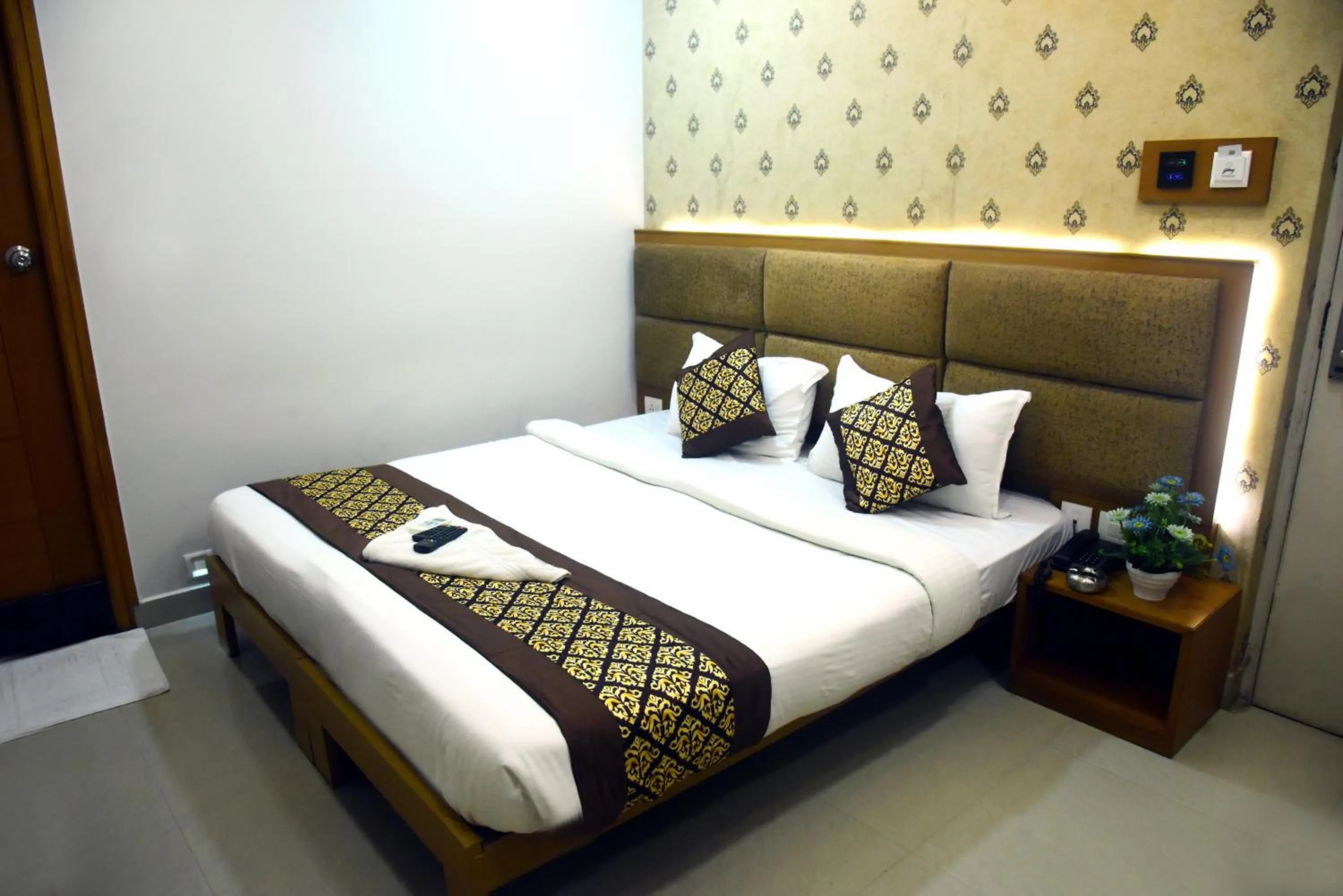 Bed in Pine Tree Signature