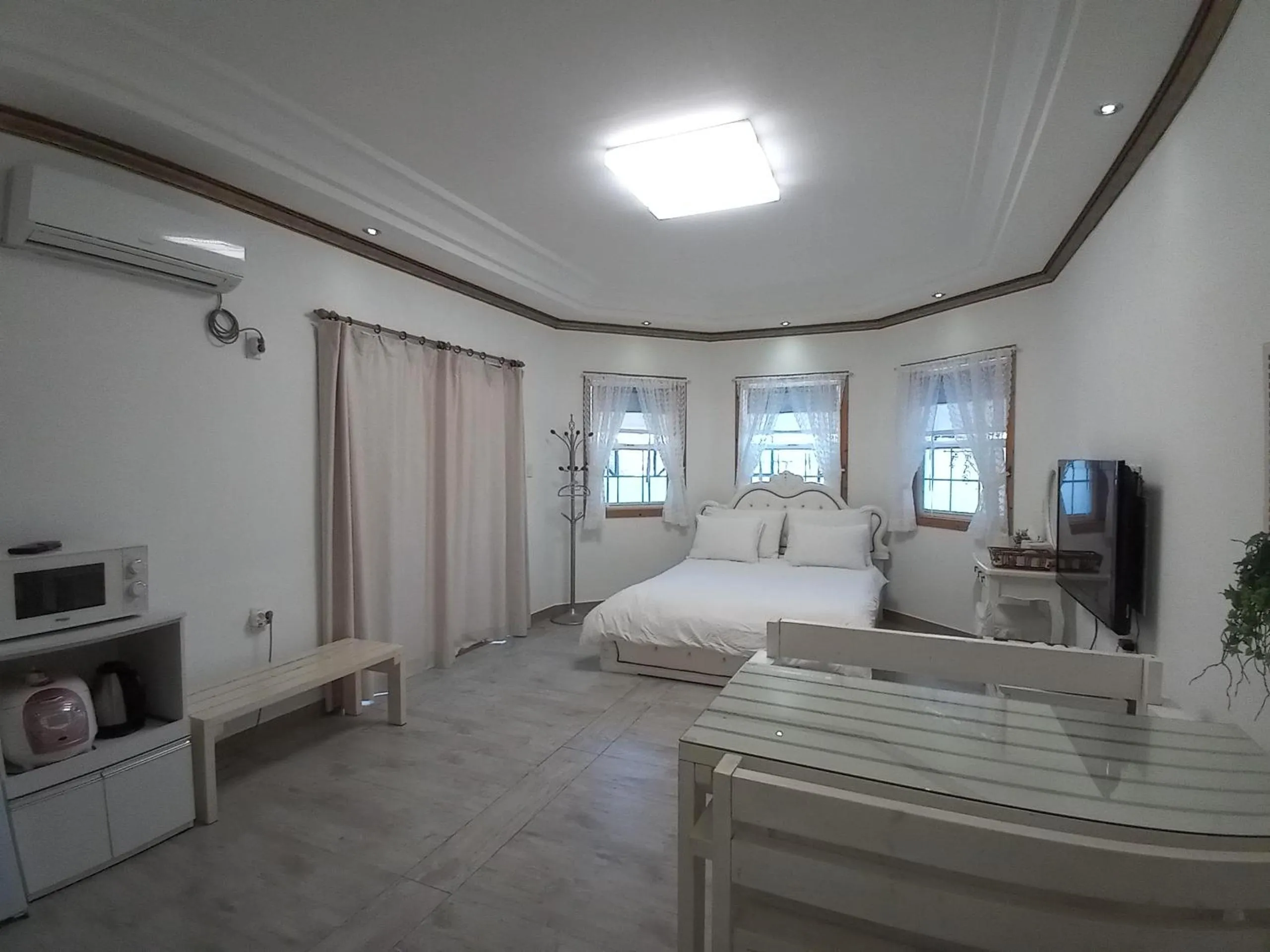 Bed in Another world pension