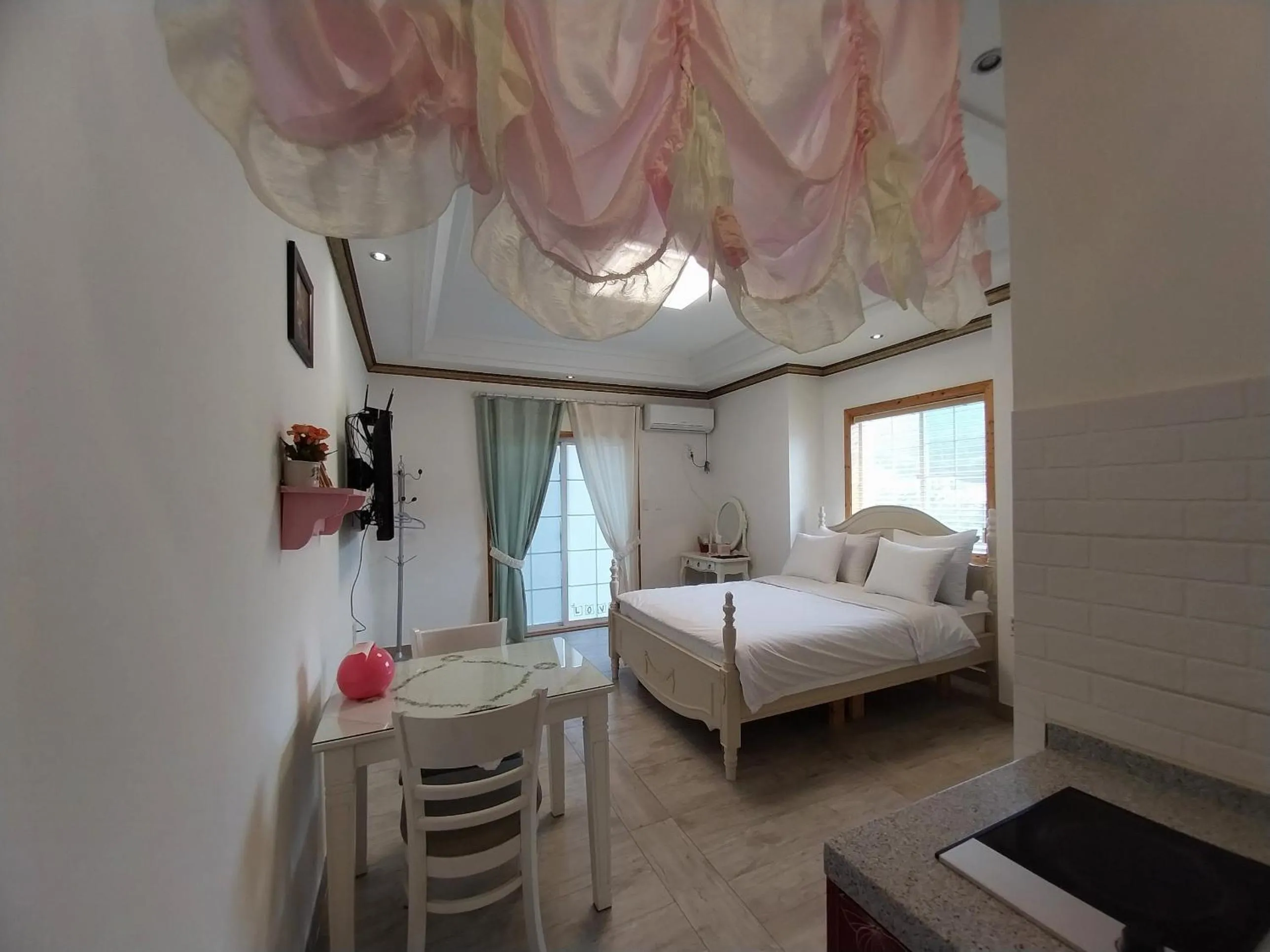 Bed in Another world pension