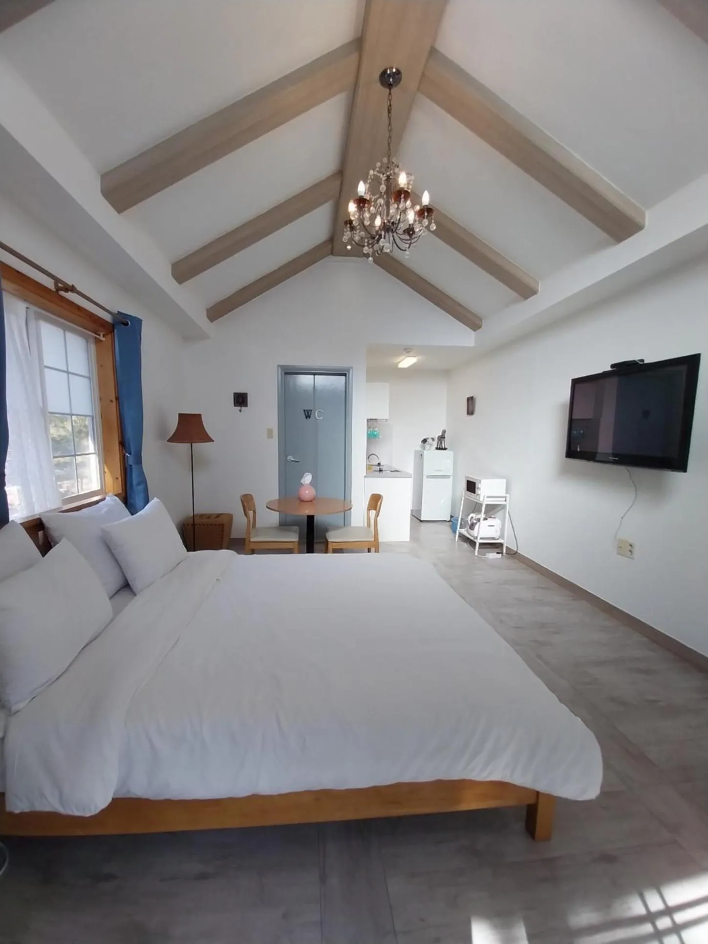 Bed in Another world pension