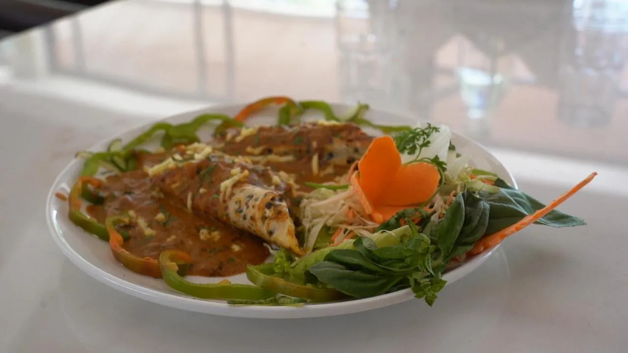 Restaurant/places to eat in Aananda Wellness and Resorts