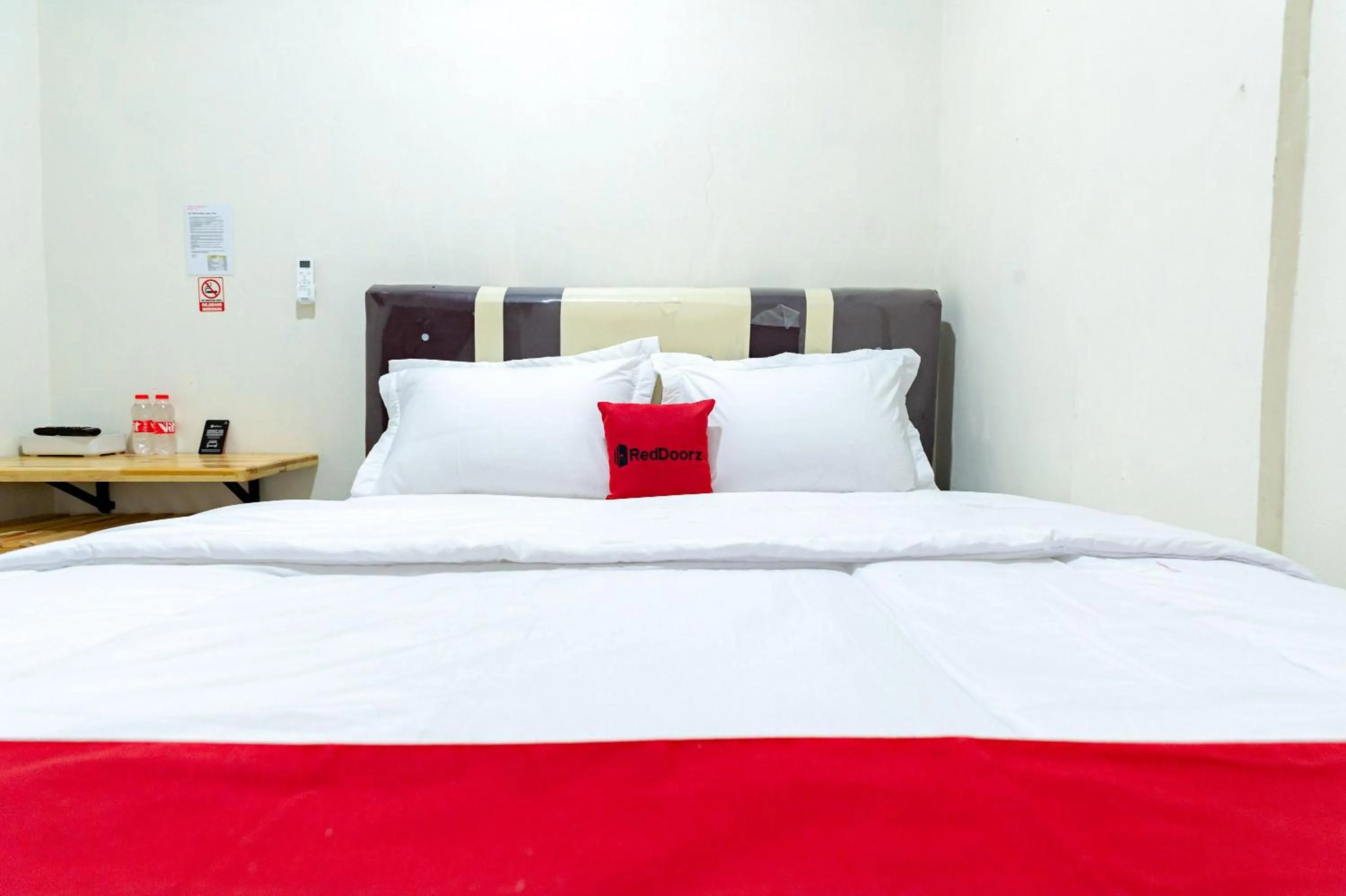 Bedroom, Bed in RedDoorz @ Simpang Pemda Medan