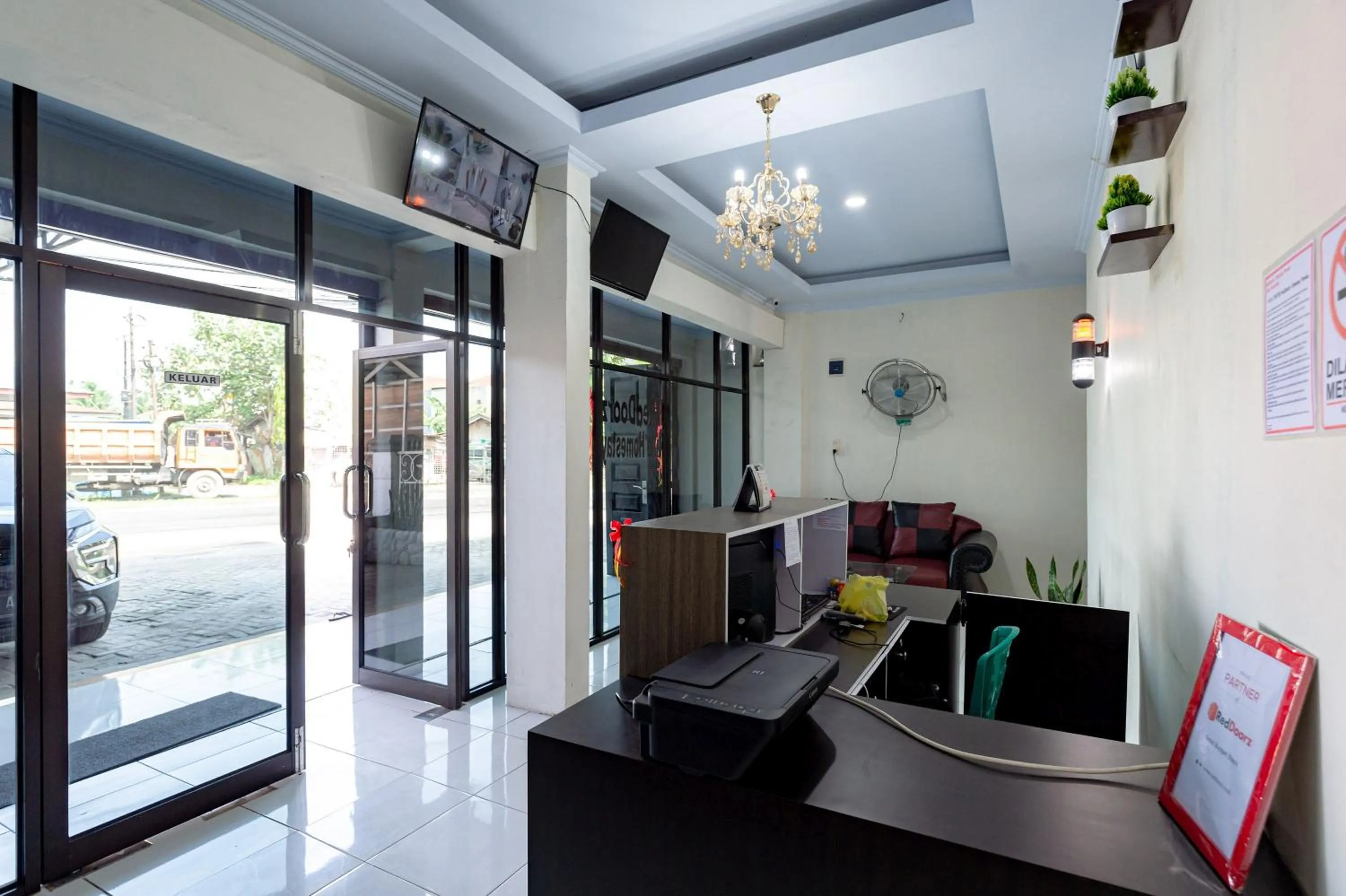 Living room in RedDoorz @ Simpang Pemda Medan