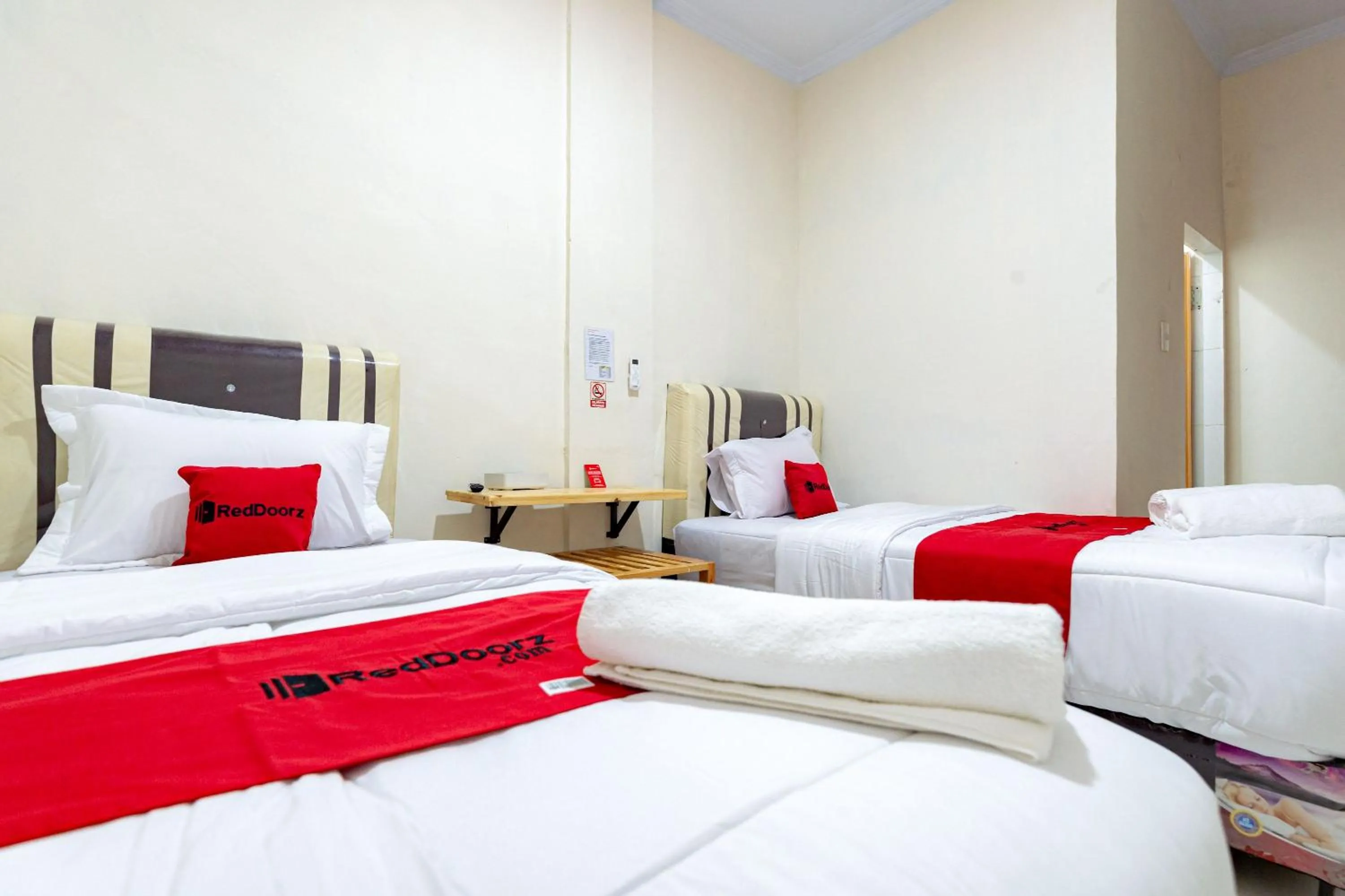 Bedroom, Bed in RedDoorz @ Simpang Pemda Medan