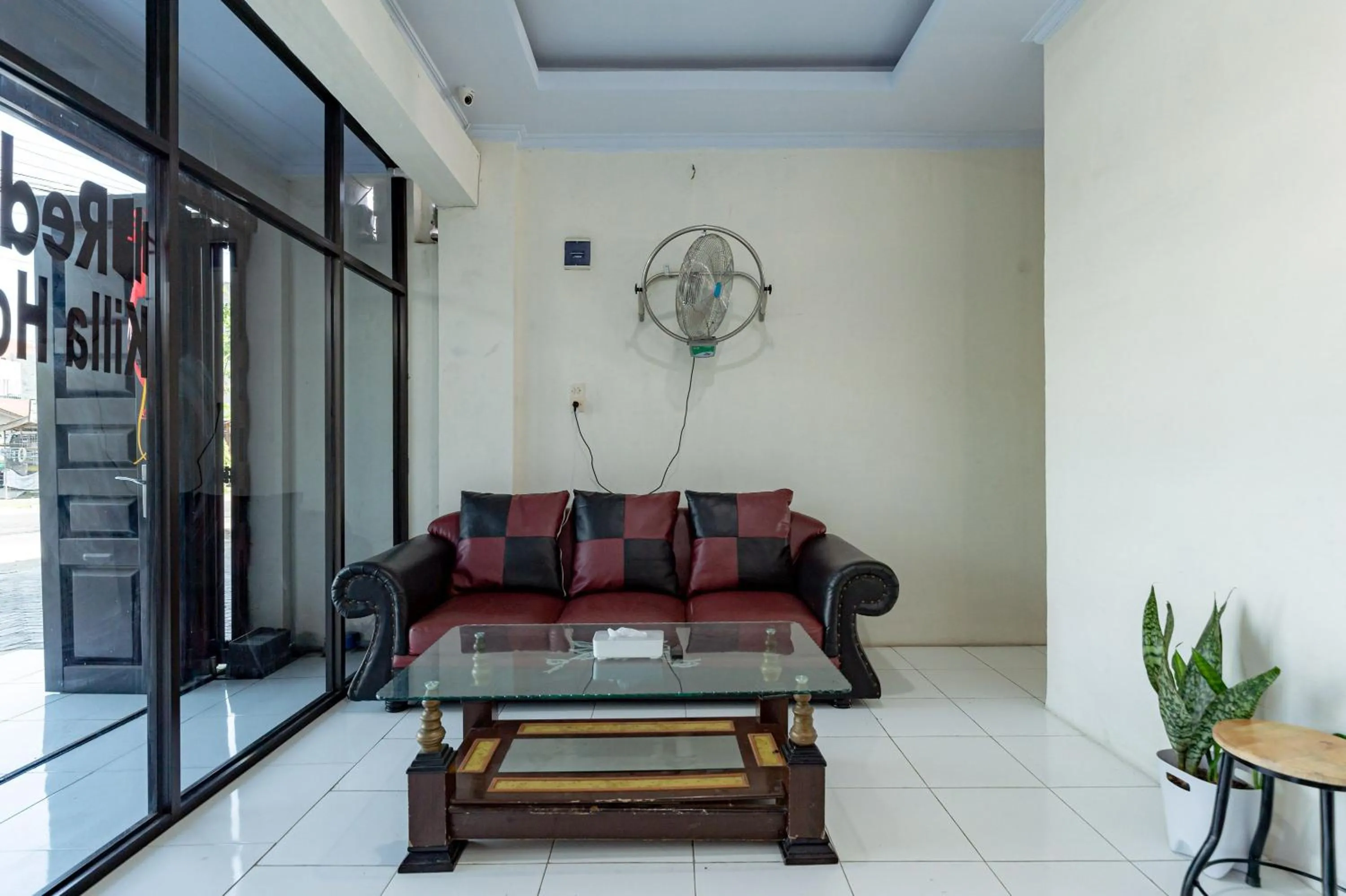 Living room in RedDoorz @ Simpang Pemda Medan