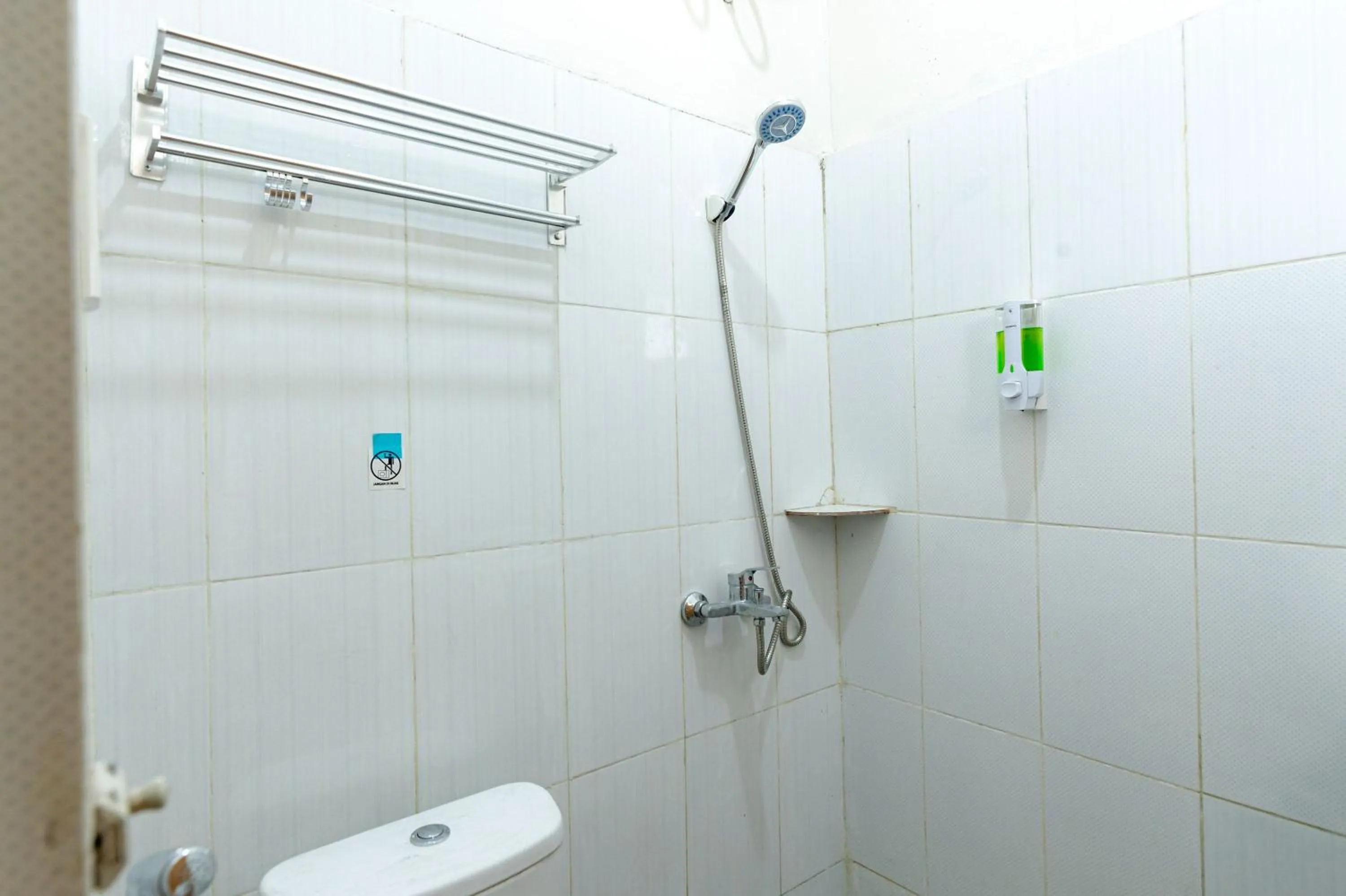 Bathroom in RedDoorz @ Simpang Pemda Medan