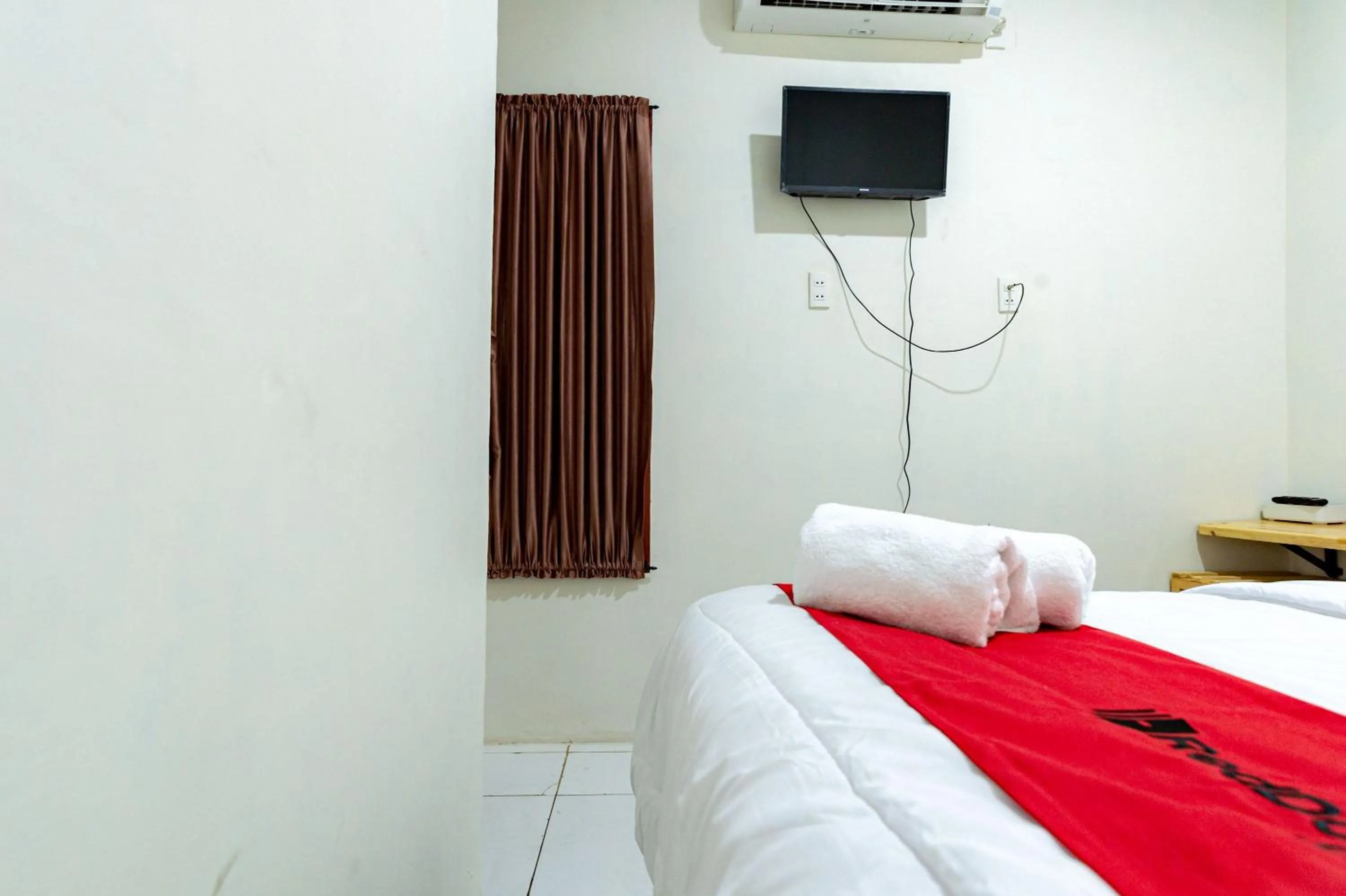 Bedroom, Bed in RedDoorz @ Simpang Pemda Medan