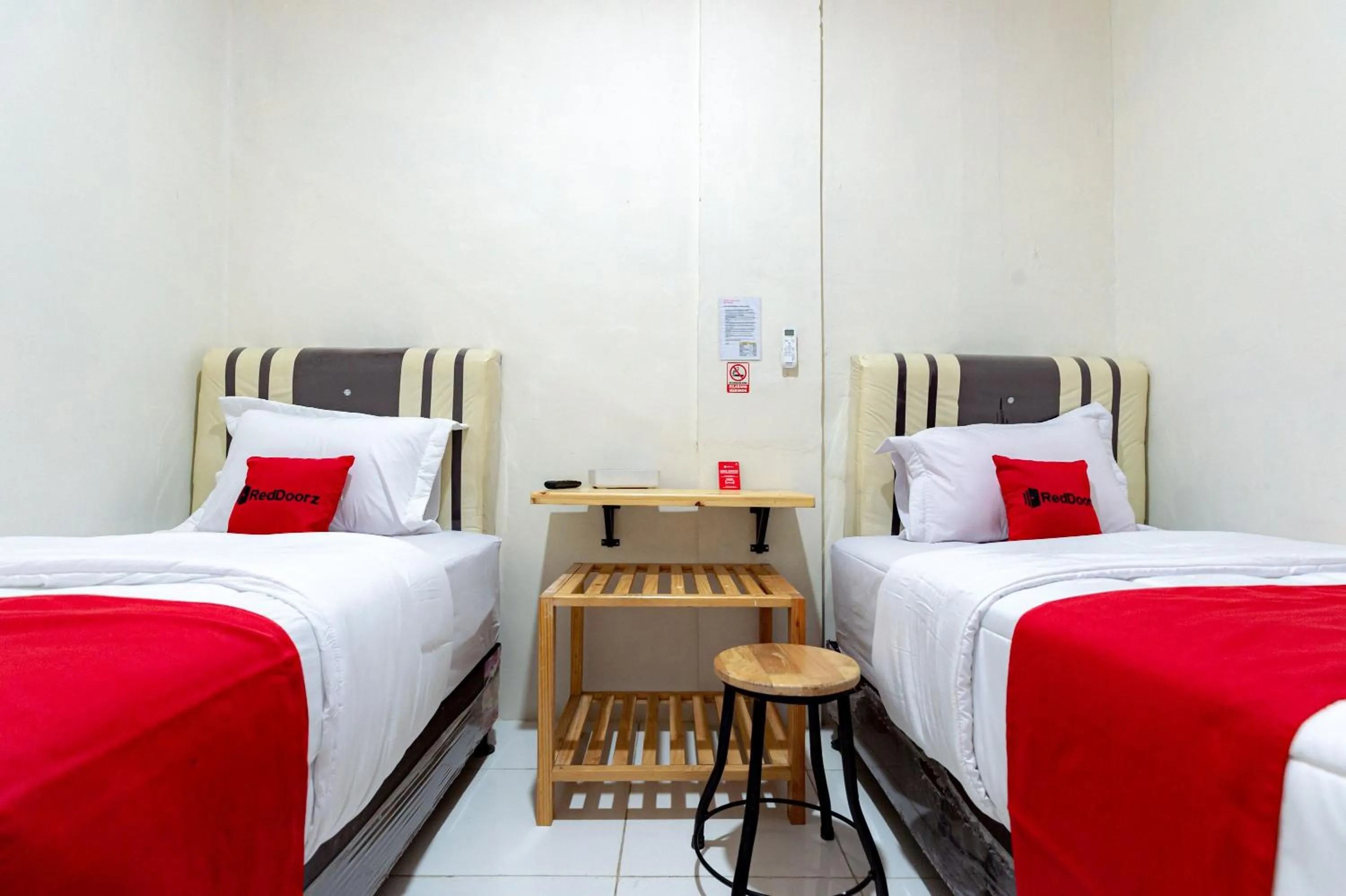 Bedroom, Bed in RedDoorz @ Simpang Pemda Medan