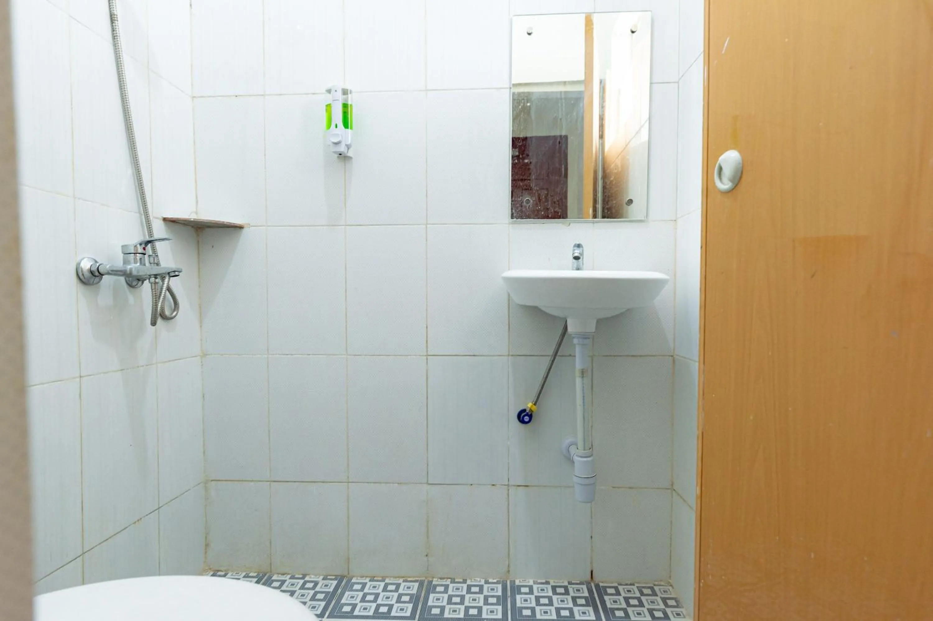 Bathroom in RedDoorz @ Simpang Pemda Medan