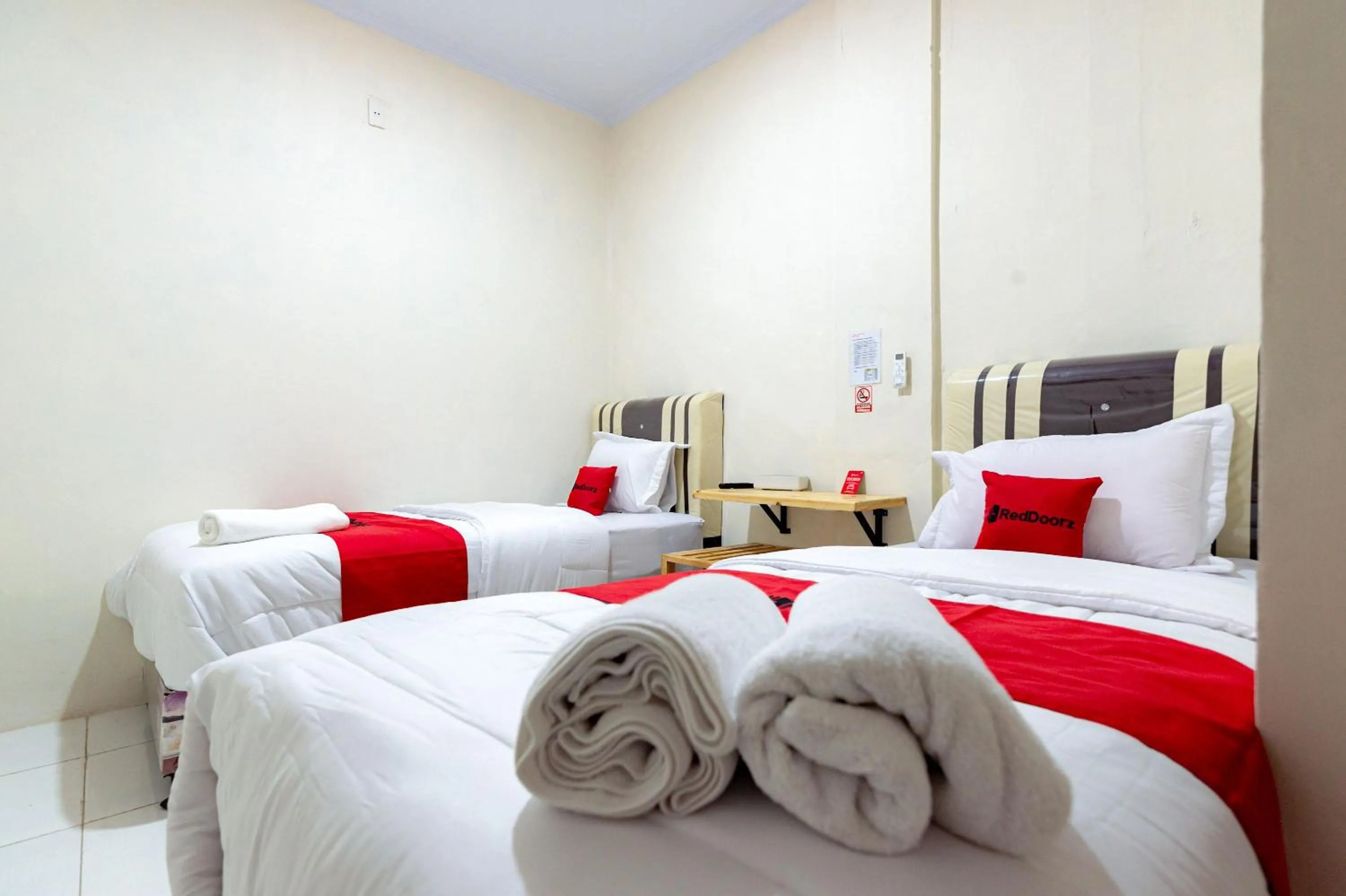 Bedroom, Bed in RedDoorz @ Simpang Pemda Medan