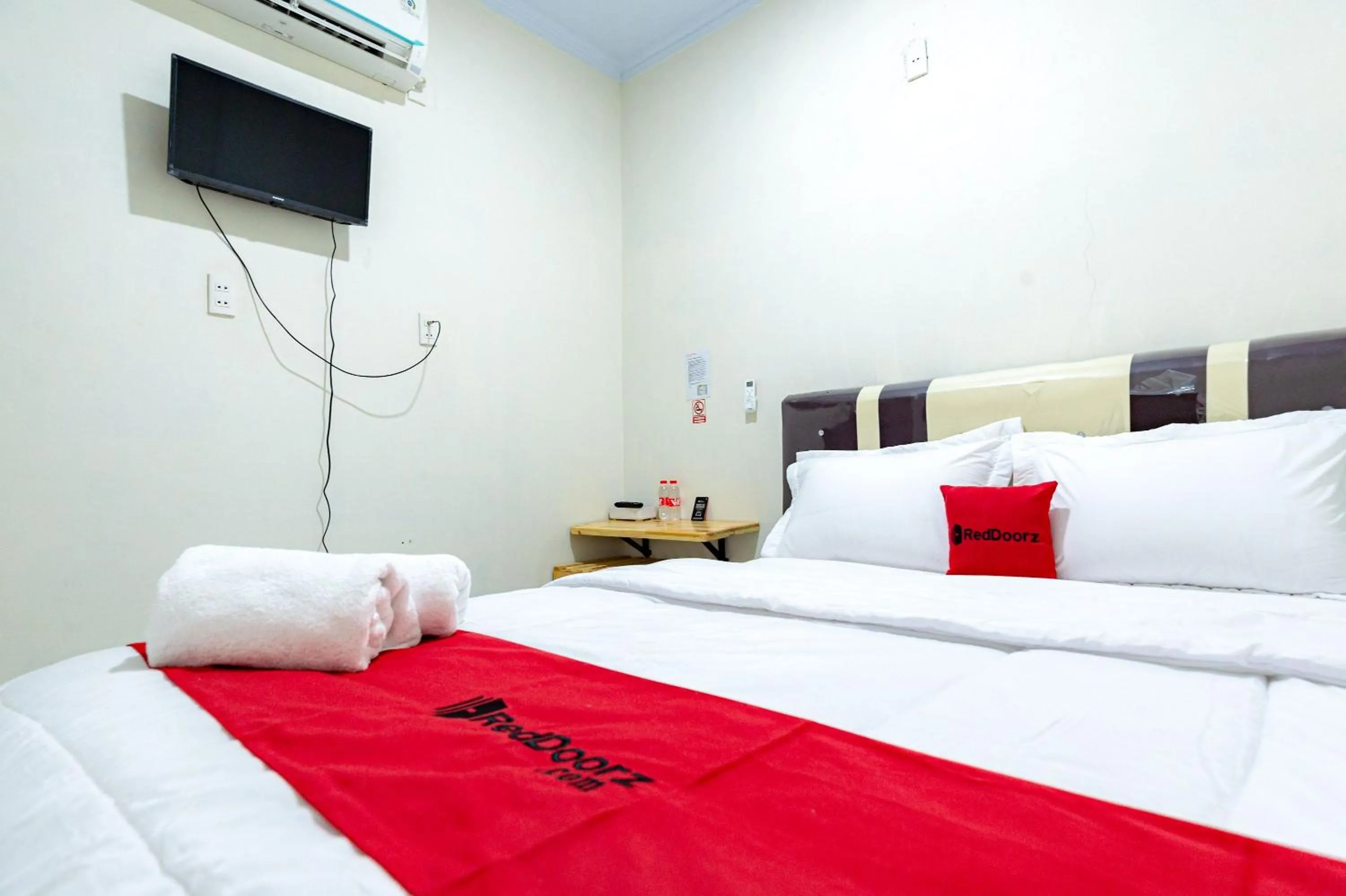 Bedroom, Bed in RedDoorz @ Simpang Pemda Medan