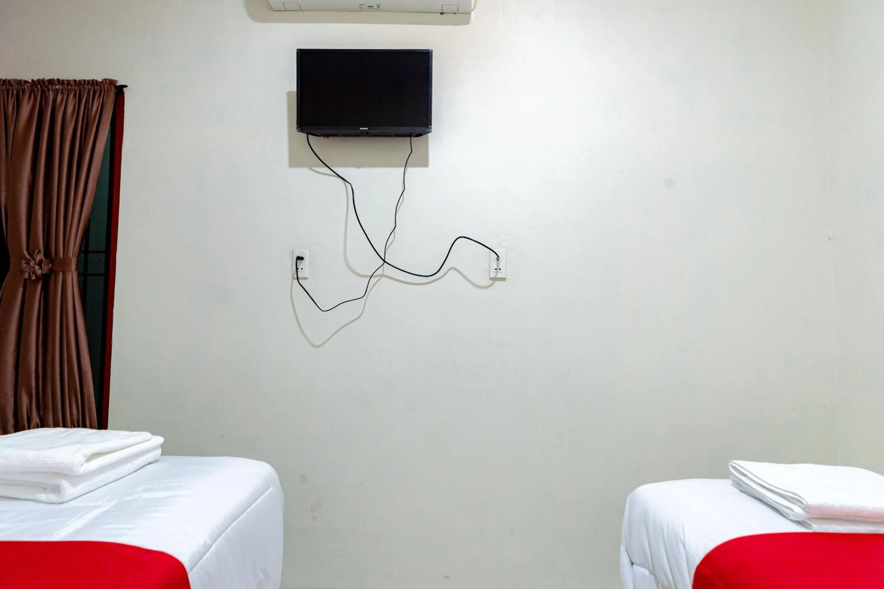 Bedroom, Bed in RedDoorz @ Simpang Pemda Medan