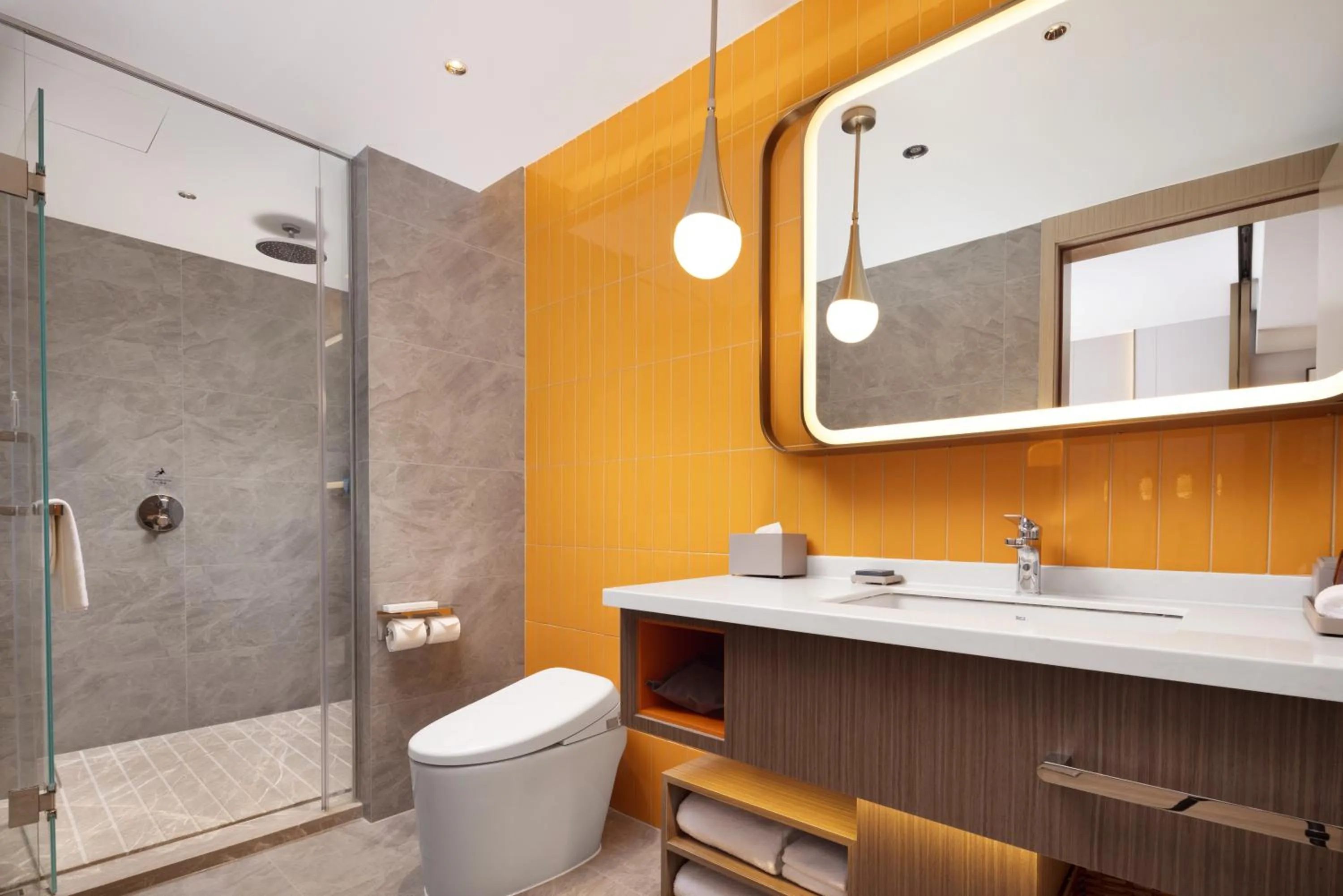Shower in Home2 Suites by Hilton Chengdu Kuanzhai Alley