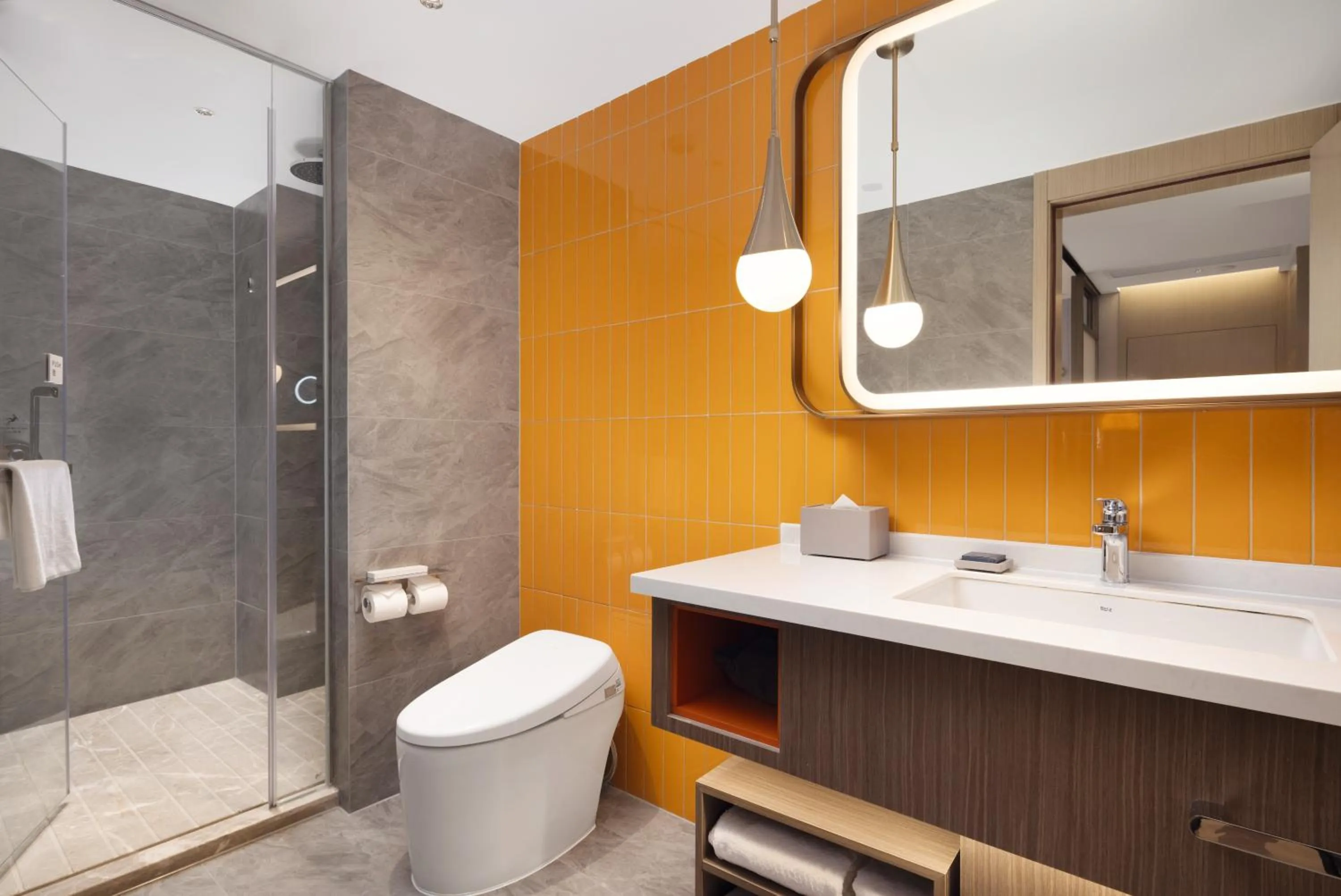 Shower in Home2 Suites by Hilton Chengdu Kuanzhai Alley