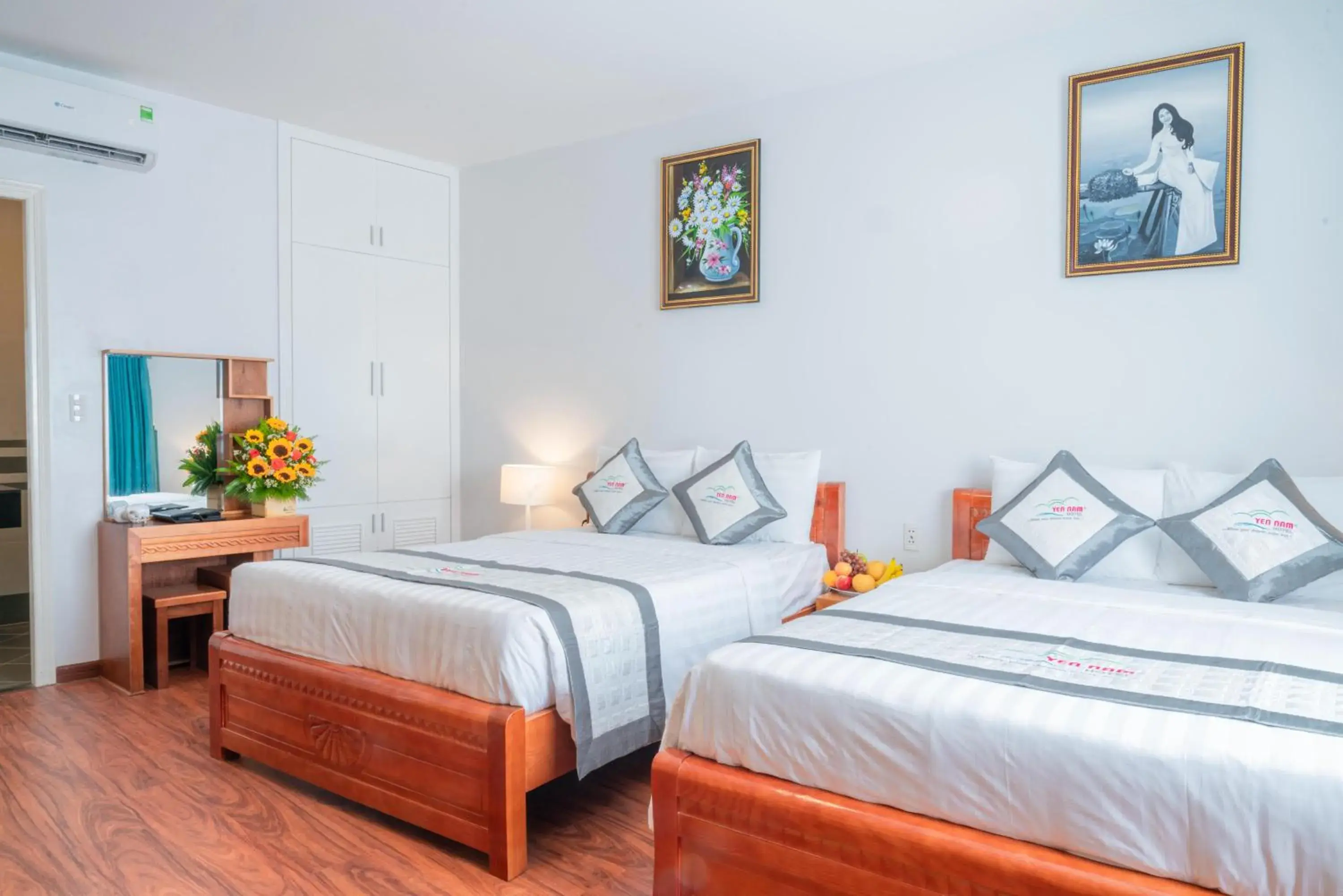 Bed in Yen Nam Hotel Nguyen Thai Son Bed in Yen Nam Hotel Nguyen Thai Son