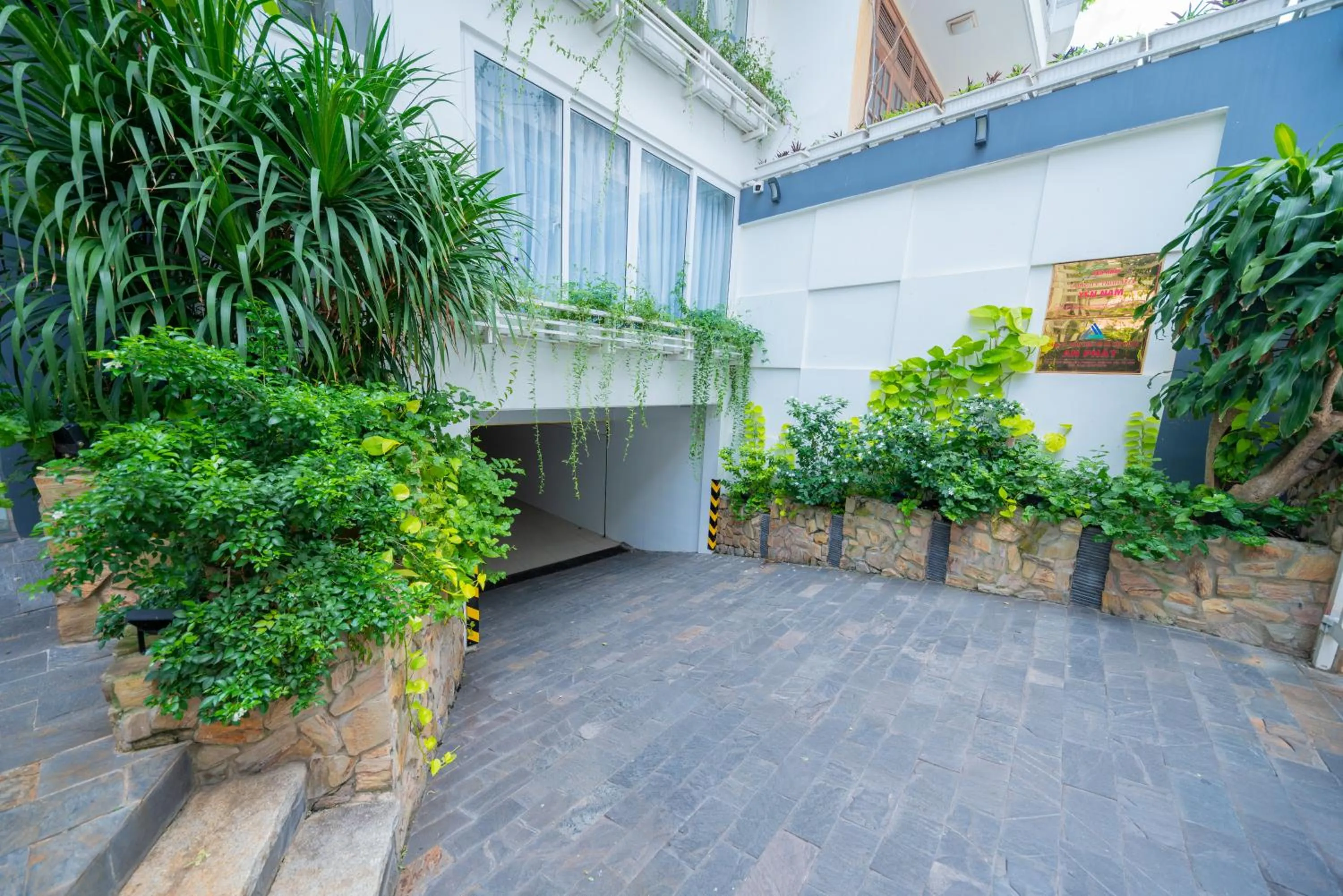 Garden view in Yen Nam Hotel Nguyen Thai Son