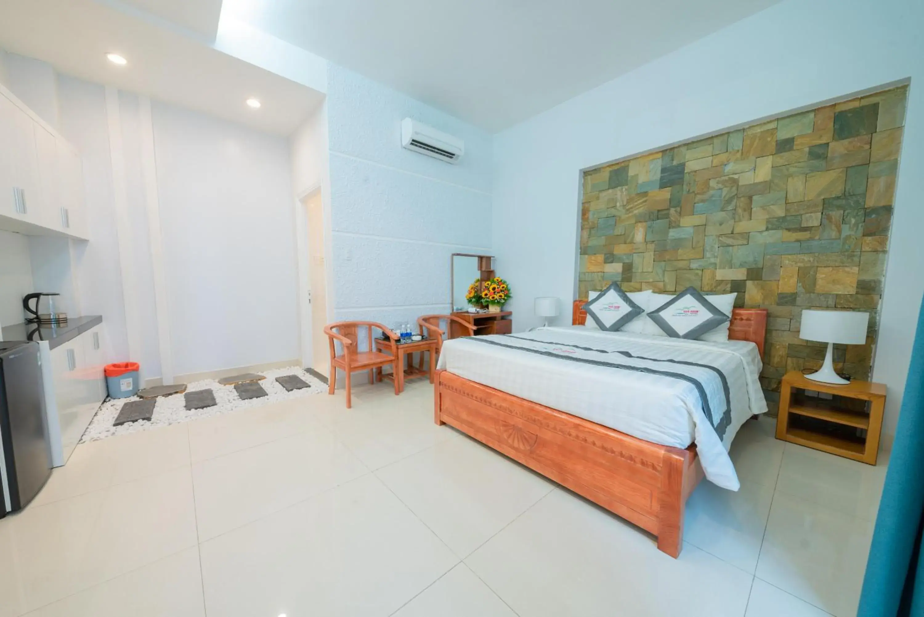 Bed in Yen Nam Hotel Nguyen Thai Son Bed in Yen Nam Hotel Nguyen Thai Son