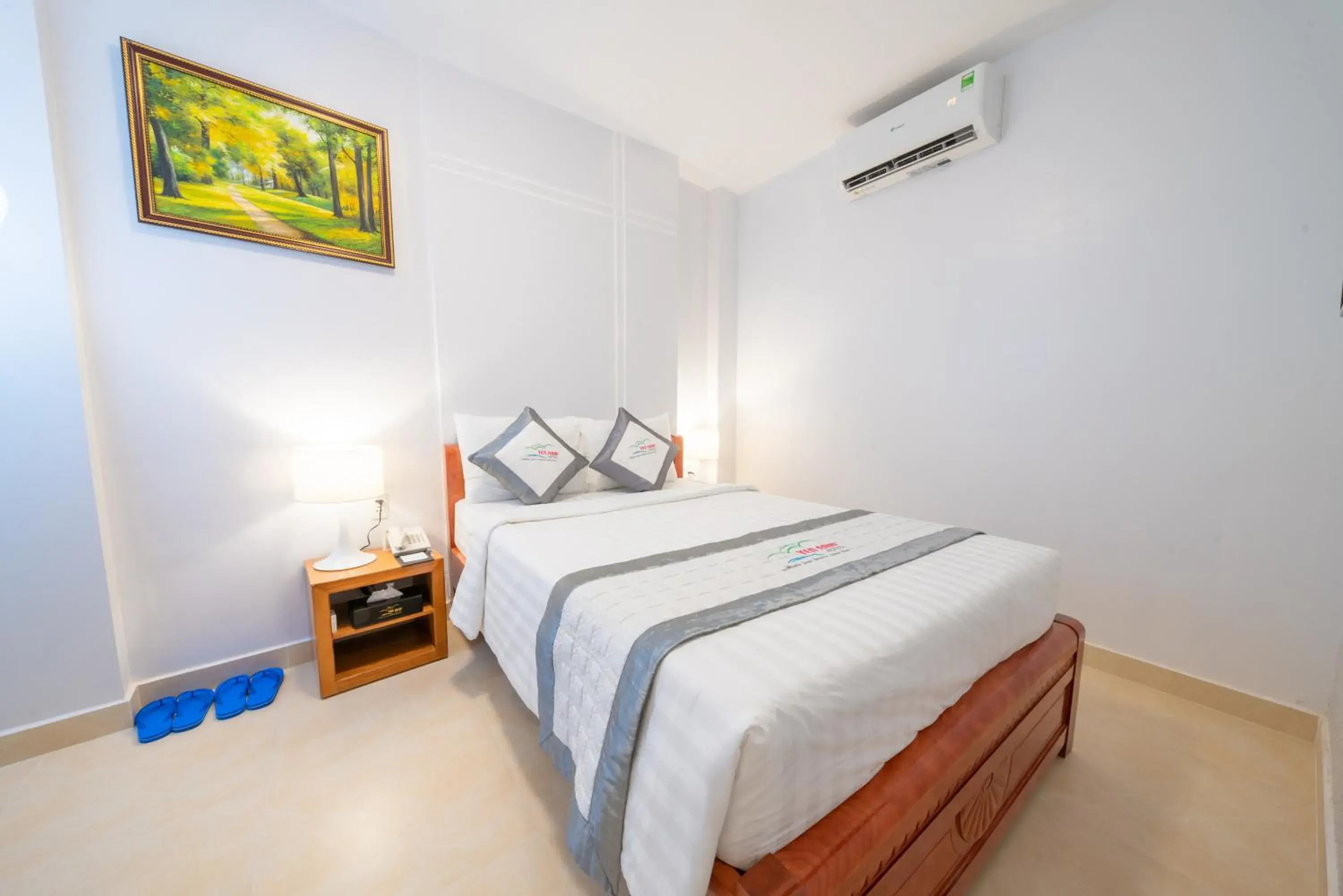 Bed in Yen Nam Hotel Nguyen Thai Son Bed in Yen Nam Hotel Nguyen Thai Son