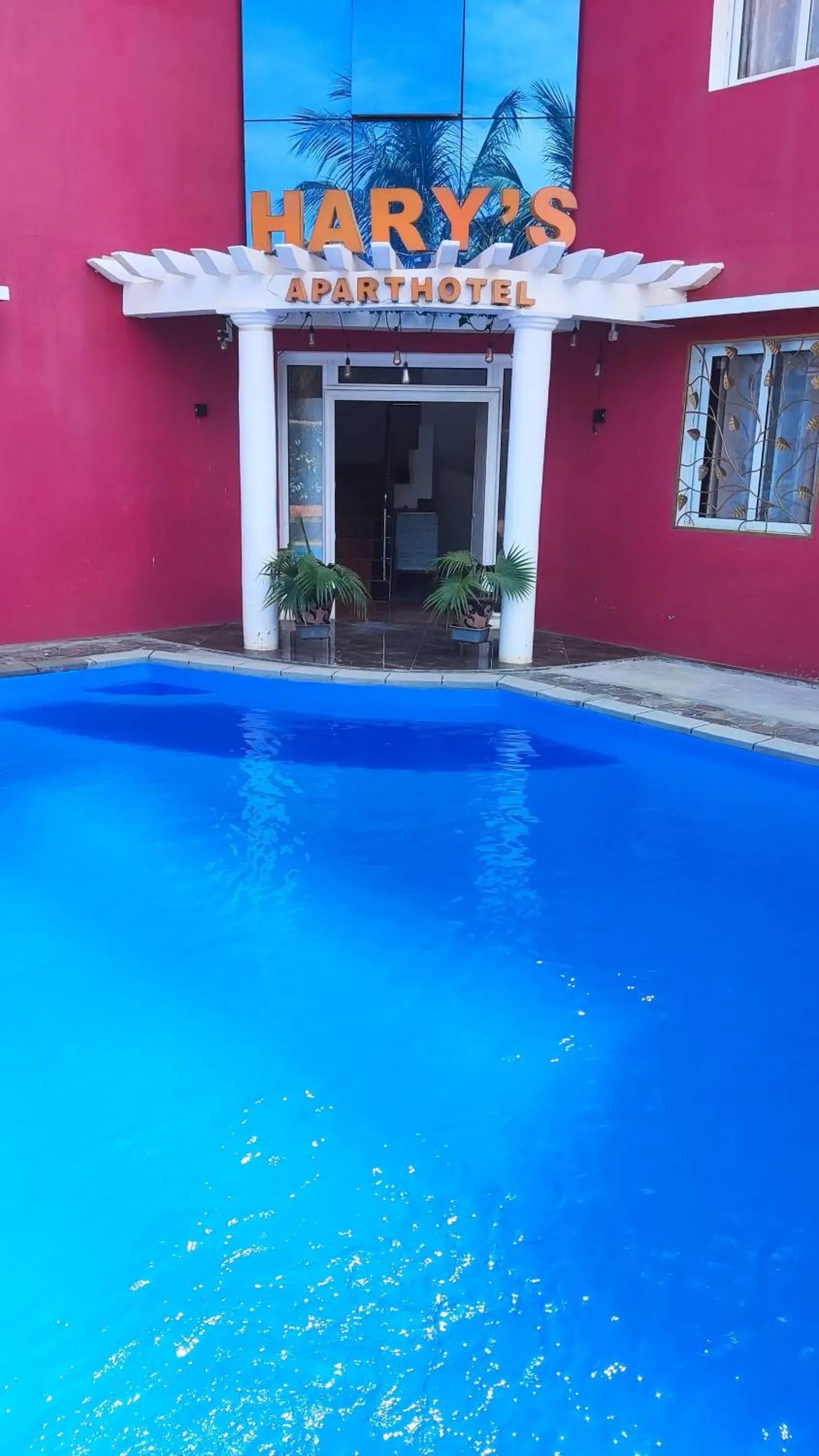 Swimming pool in Hary's Aparthotel Swimming pool in Hary's Aparthotel