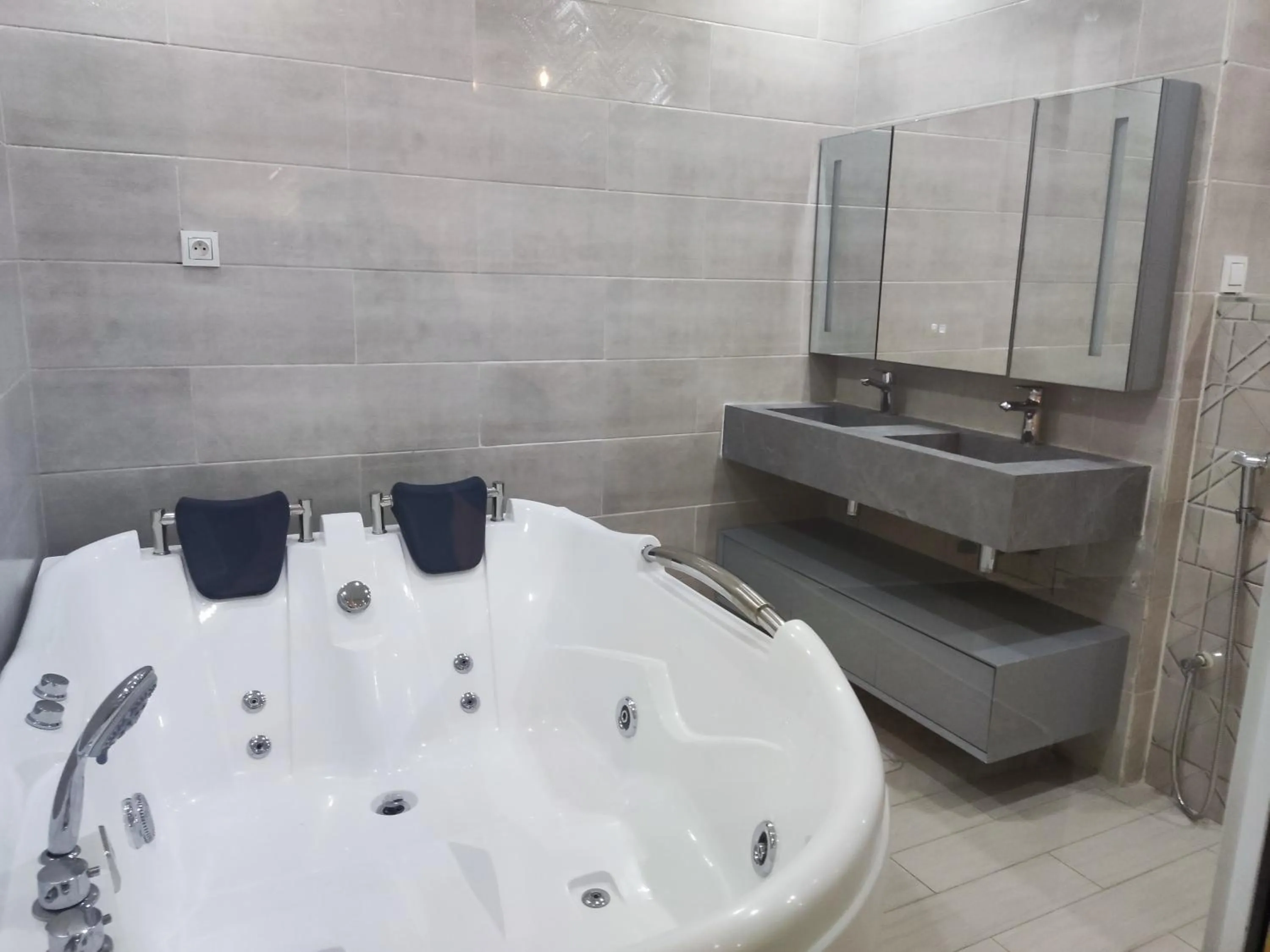 Bathroom in Hary's Aparthotel