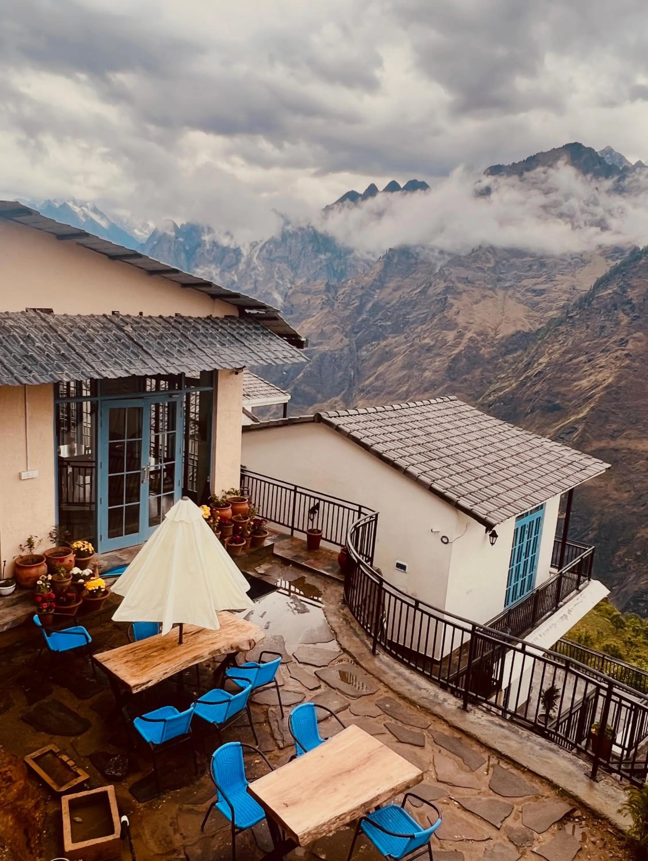 Restaurant/places to eat in Faraway Cottages, Auli