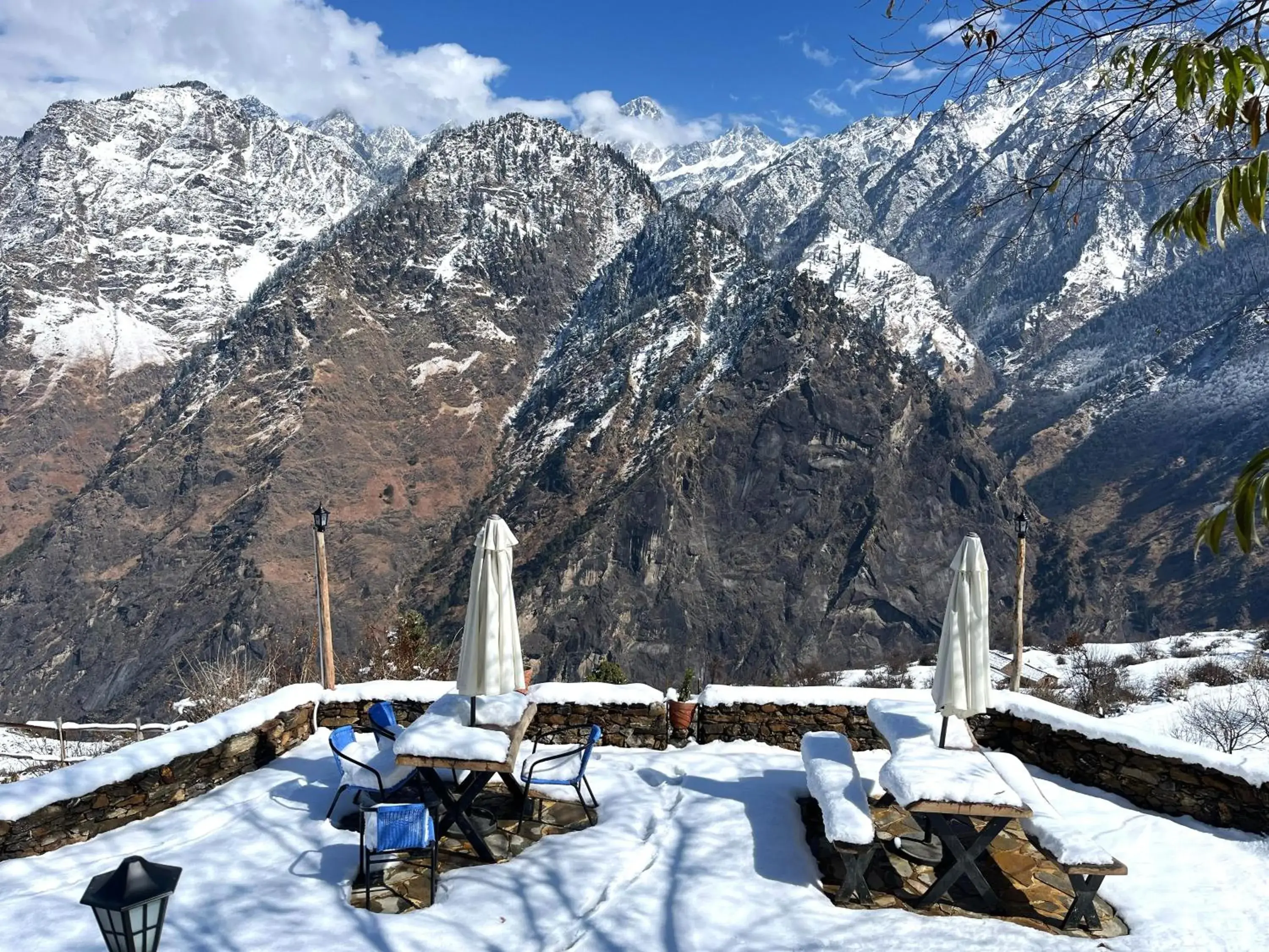 Mountain view in Faraway Cottages, Auli Mountain view in Faraway Cottages, Auli
