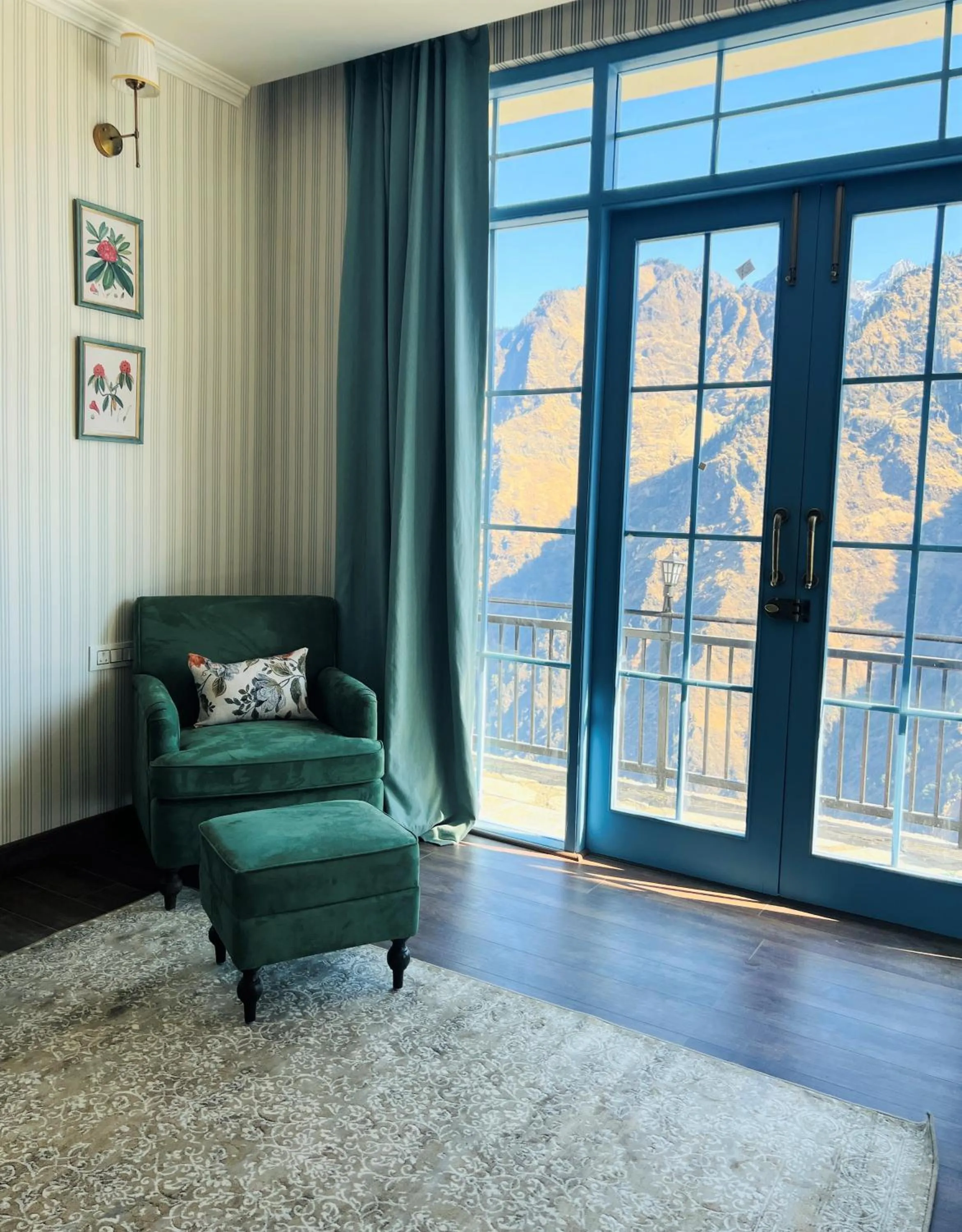 Mountain view in Faraway Cottages, Auli