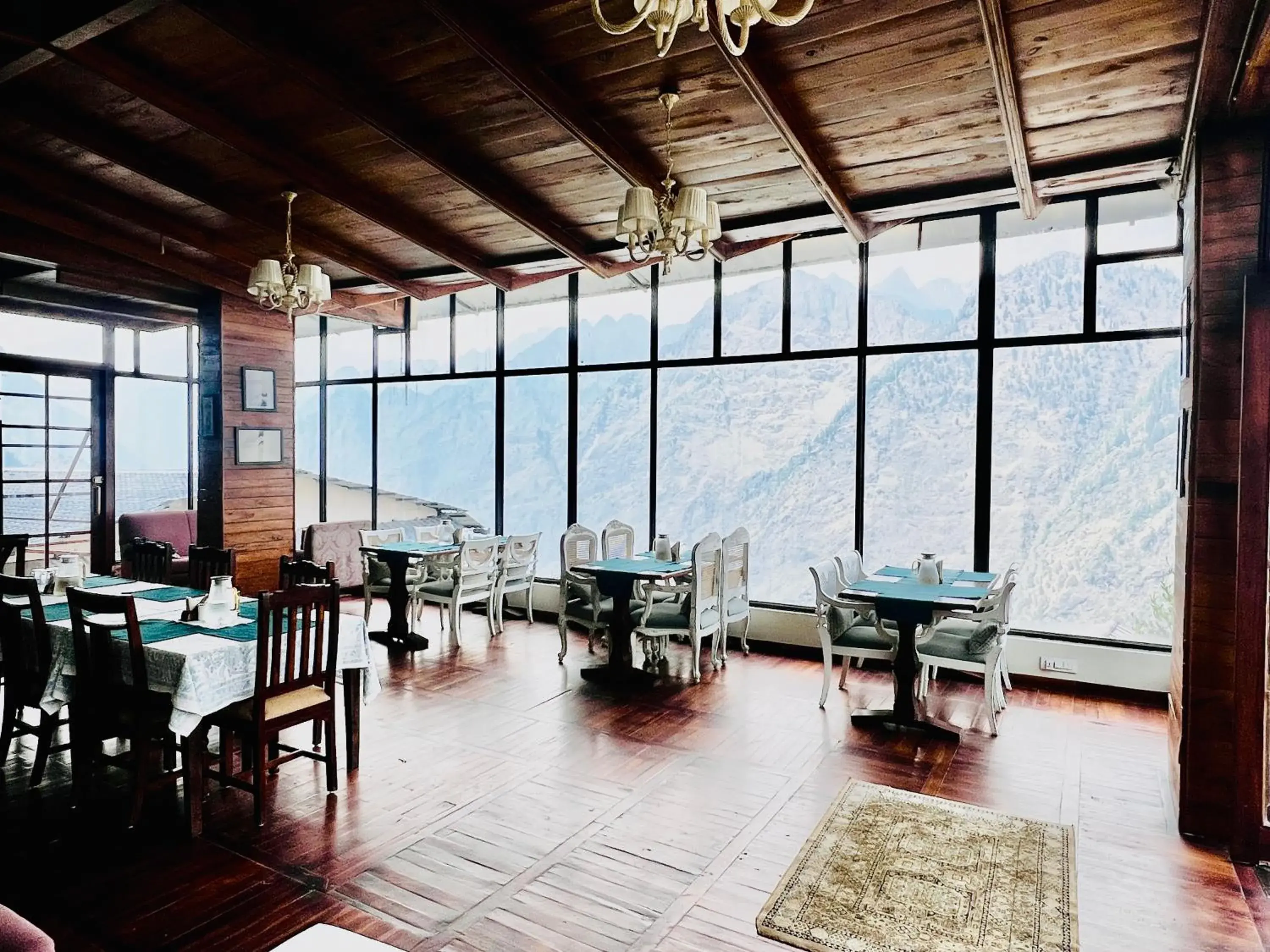 Restaurant/places to eat in Faraway Cottages, Auli Restaurant/places to eat in Faraway Cottages, Auli