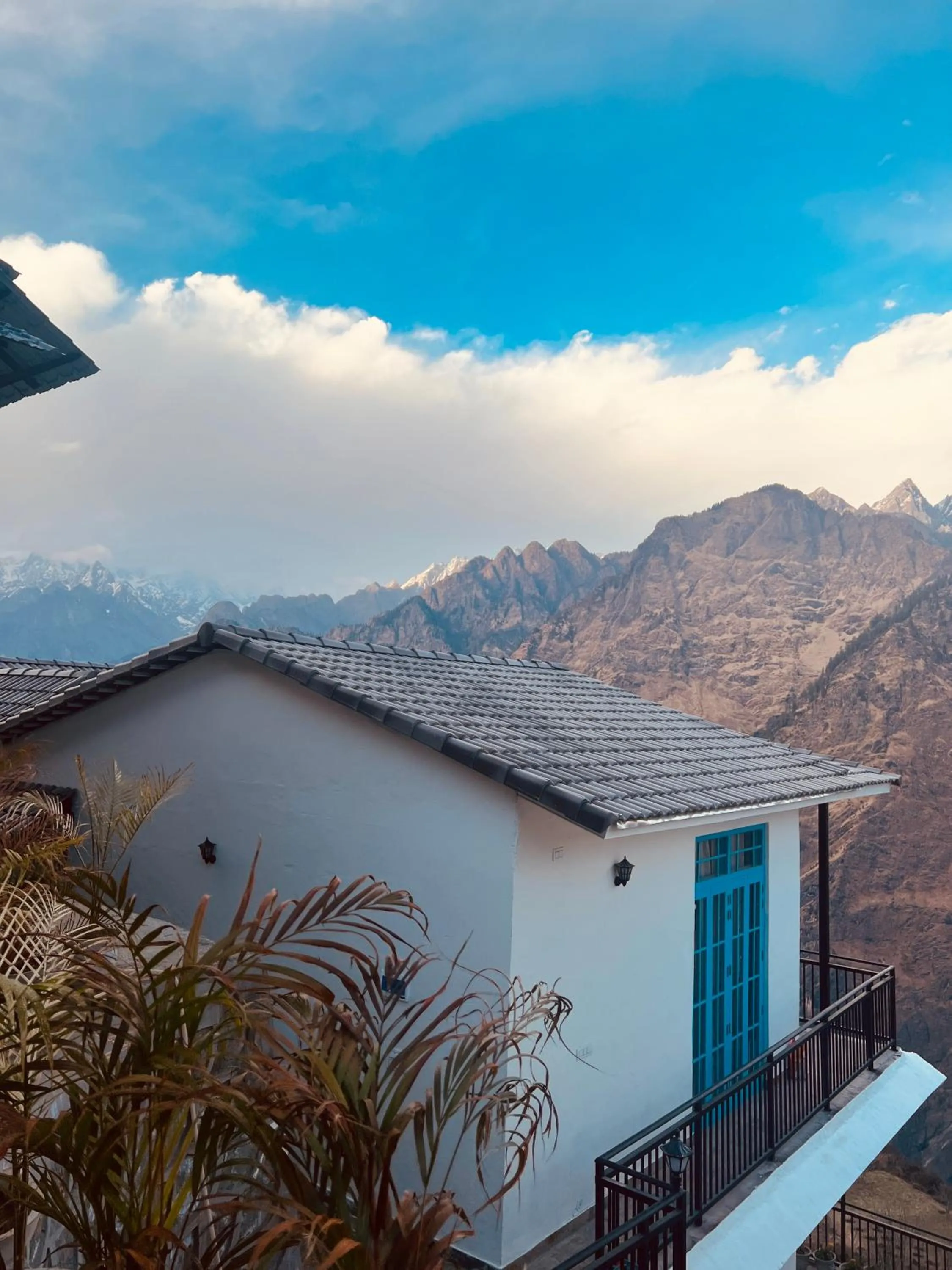 Property building in Faraway Cottages, Auli