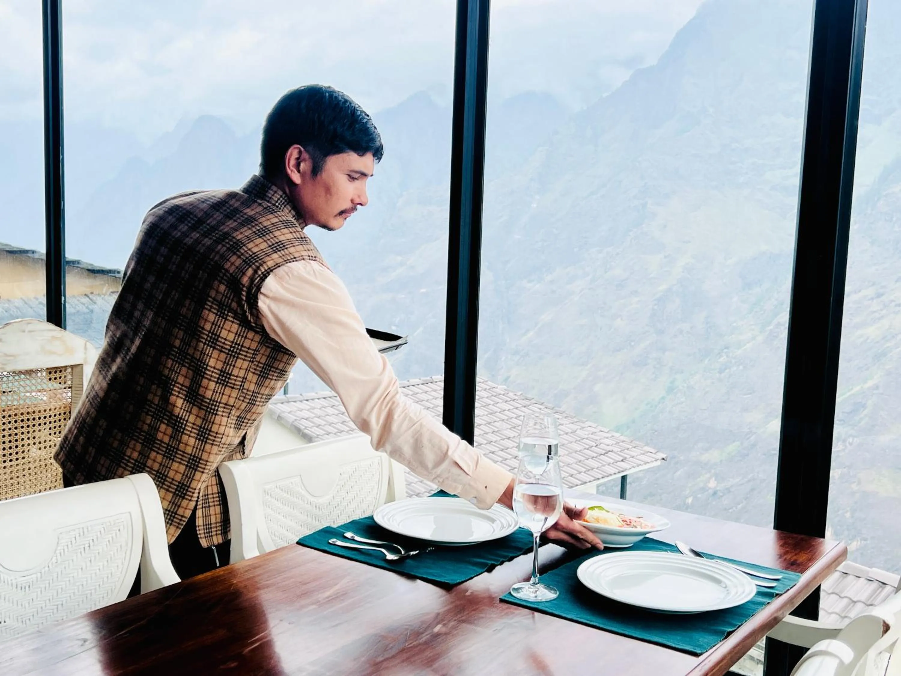 Food and drinks in Faraway Cottages, Auli