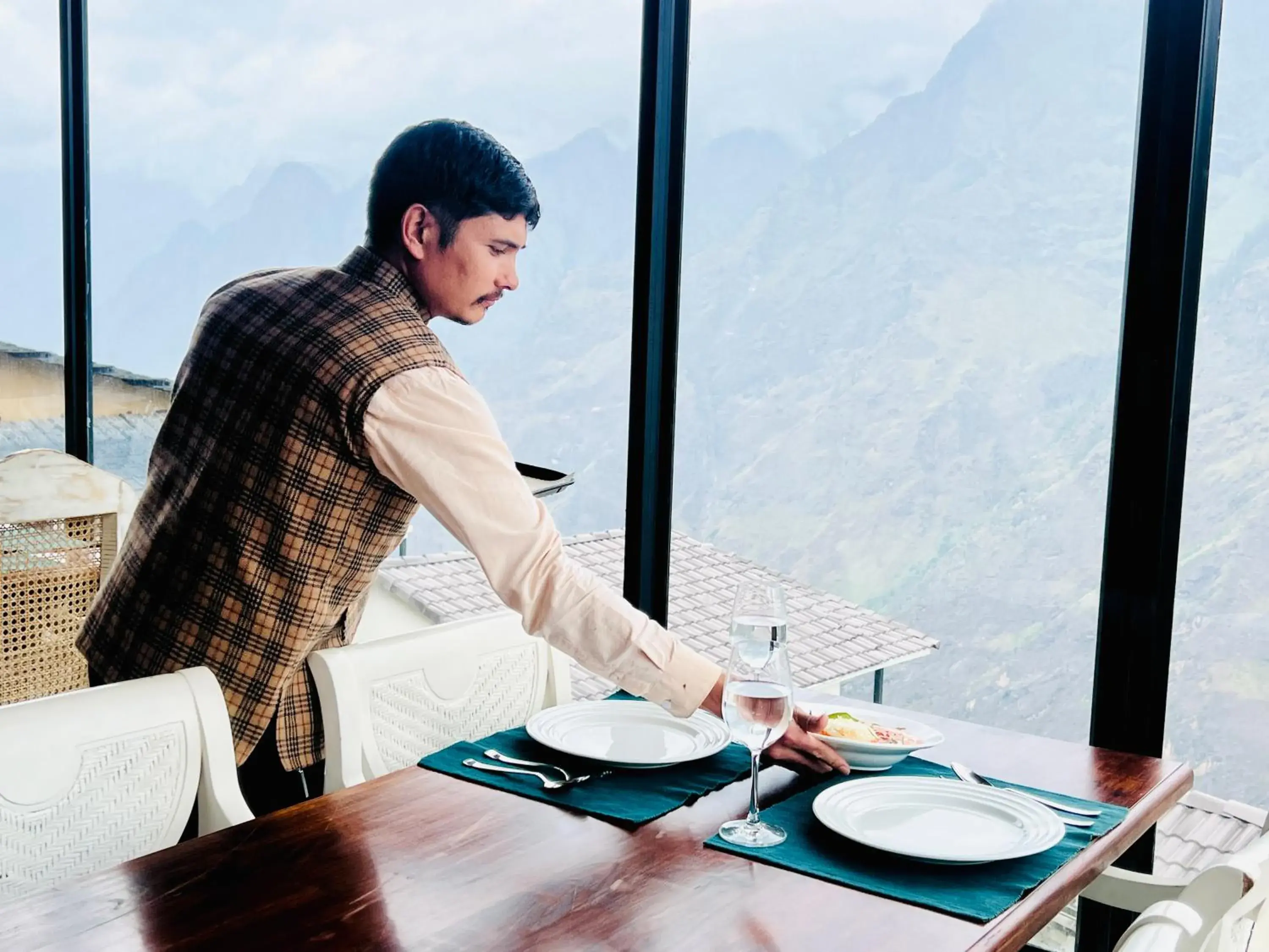 Food and drinks in Faraway Cottages, Auli Food and drinks in Faraway Cottages, Auli