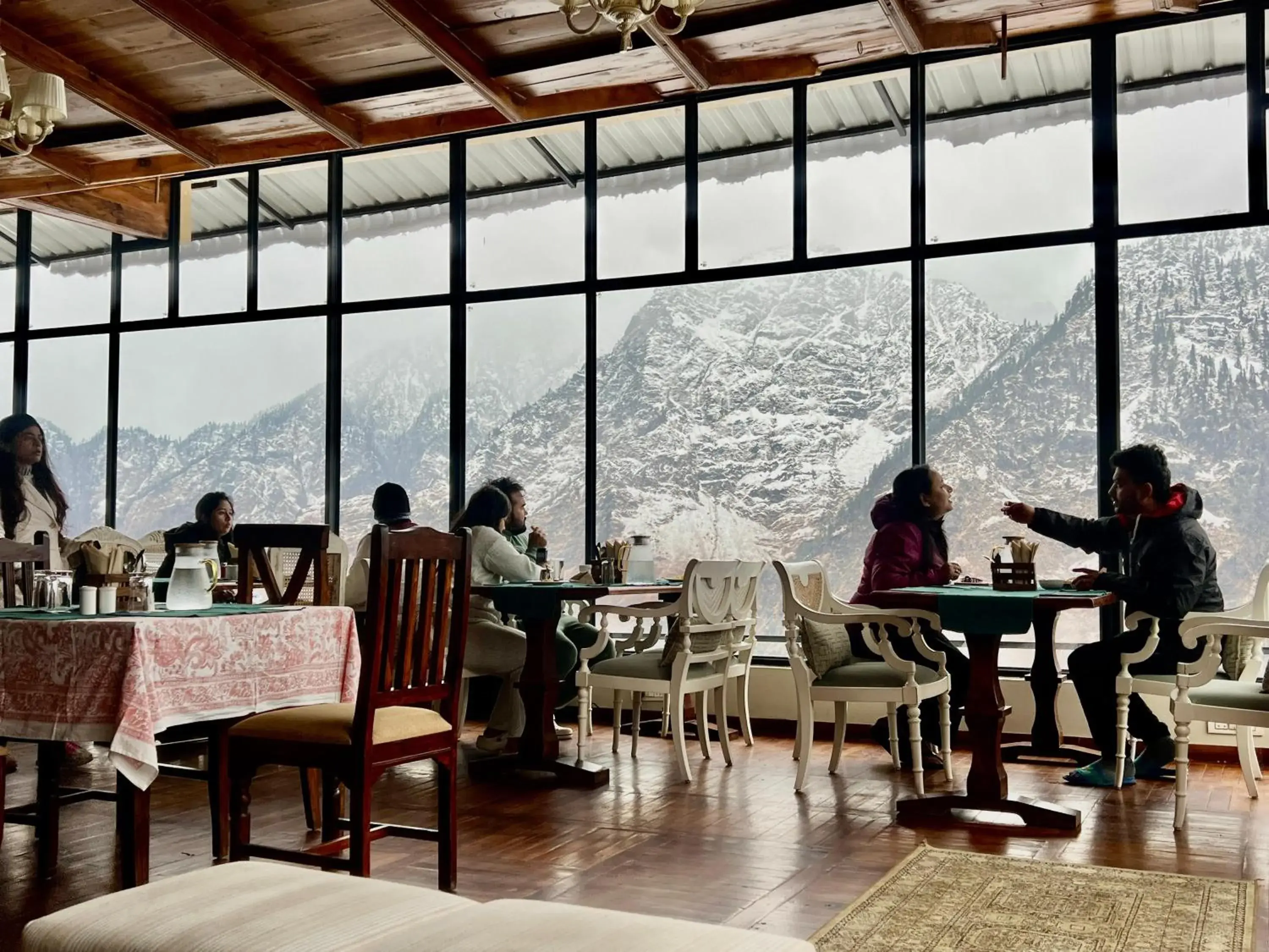 Restaurant/places to eat in Faraway Cottages, Auli Restaurant/places to eat in Faraway Cottages, Auli