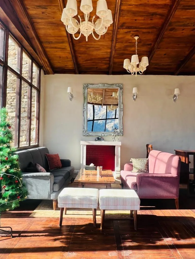 Restaurant/places to eat in Faraway Cottages, Auli