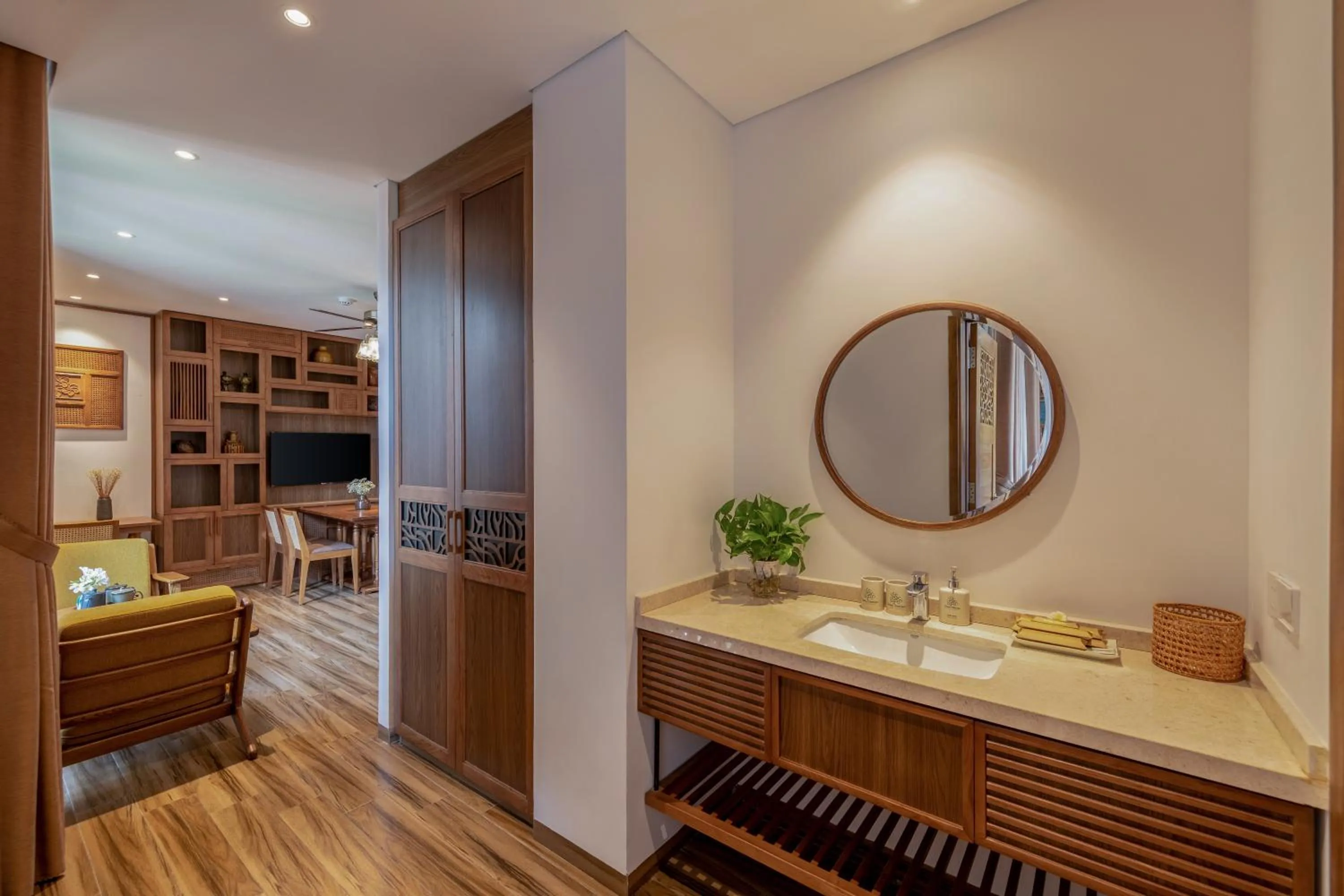 wardrobe in Bonny Boutique Hotel Da Nang