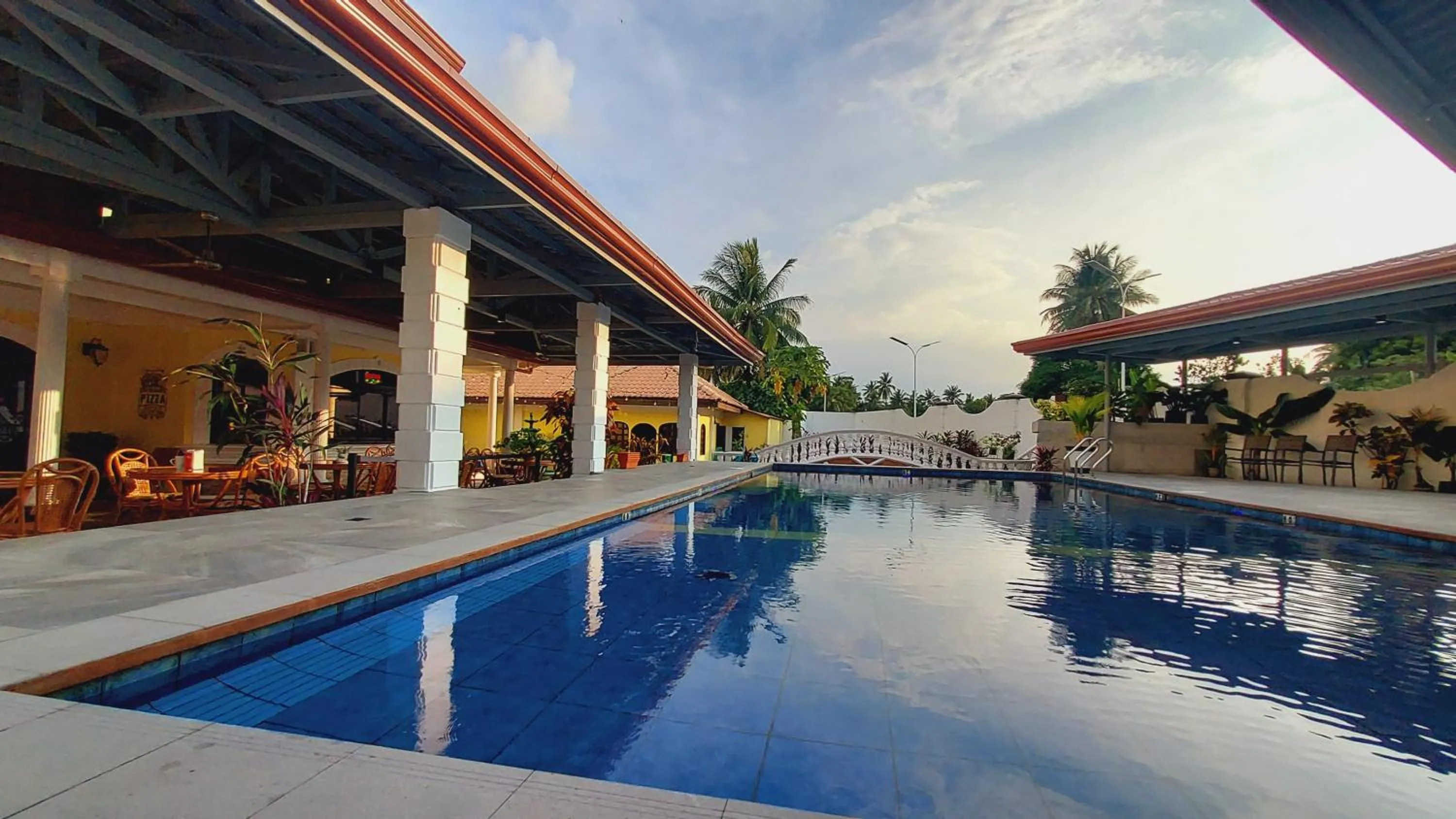 Swimming pool in Villa Italia Hotel