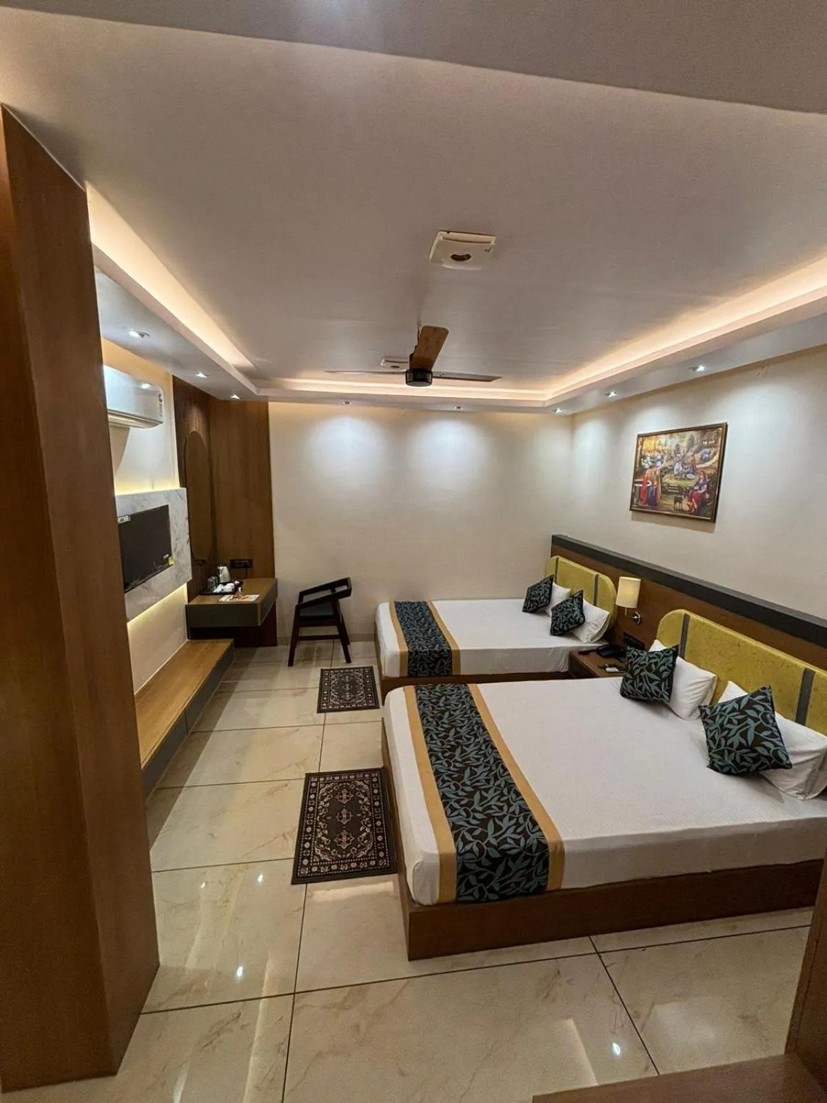 Communal lounge/ TV room, Bed in Hotel Shakuntla Palace