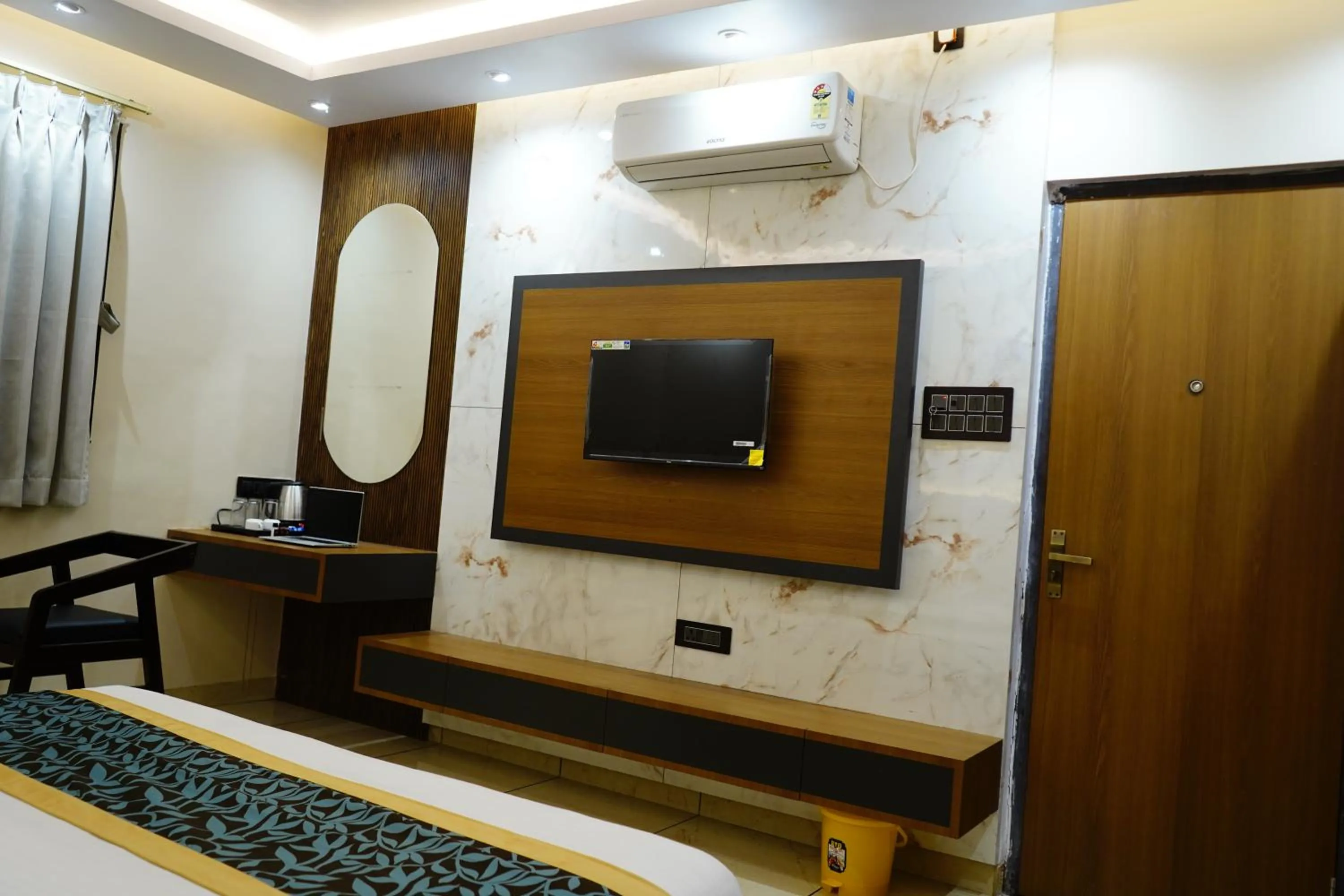 Bed in Hotel Shakuntla Palace