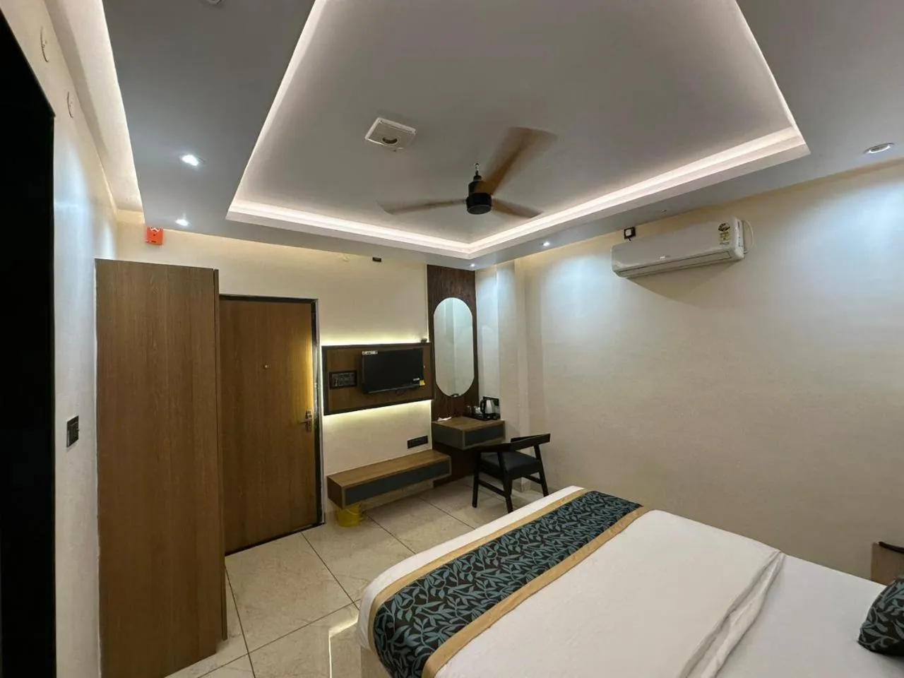 Bed in Hotel Shakuntla Palace