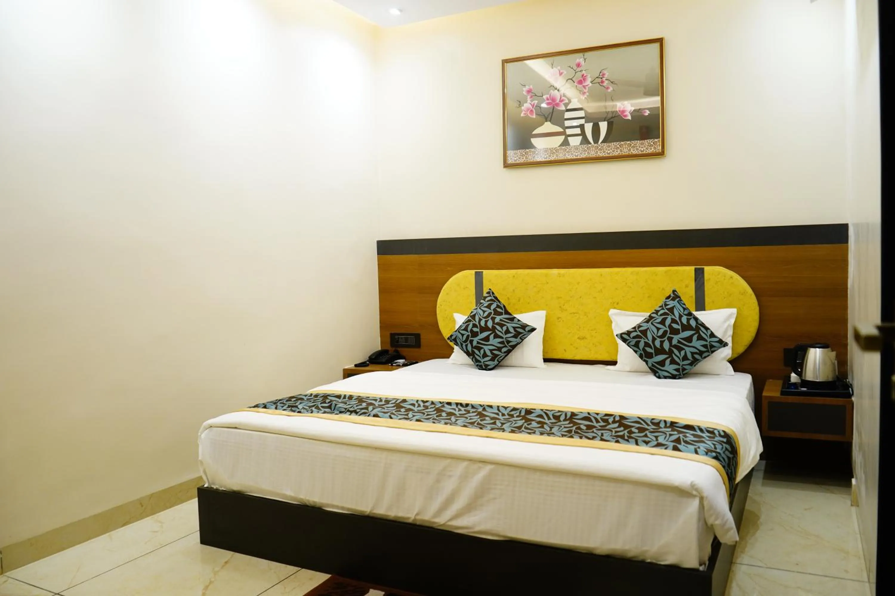 Bed in Hotel Shakuntla Palace