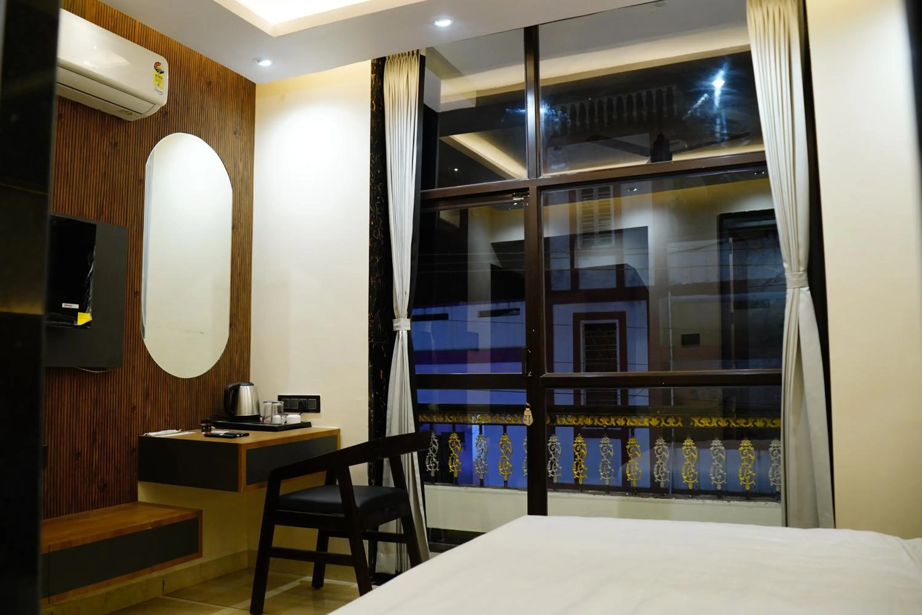 Bed in Hotel Shakuntla Palace