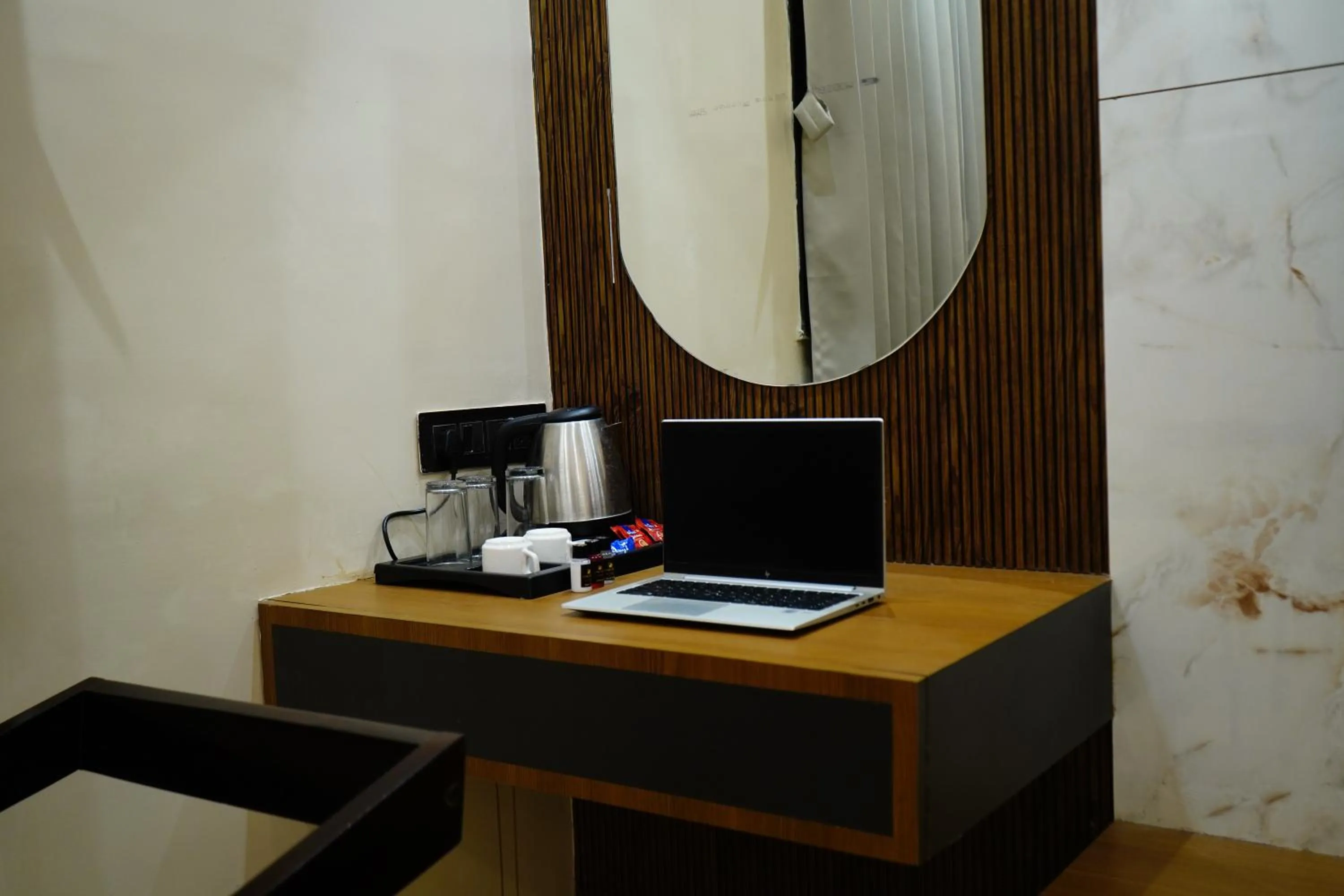 hair dresser in Hotel Shakuntla Palace