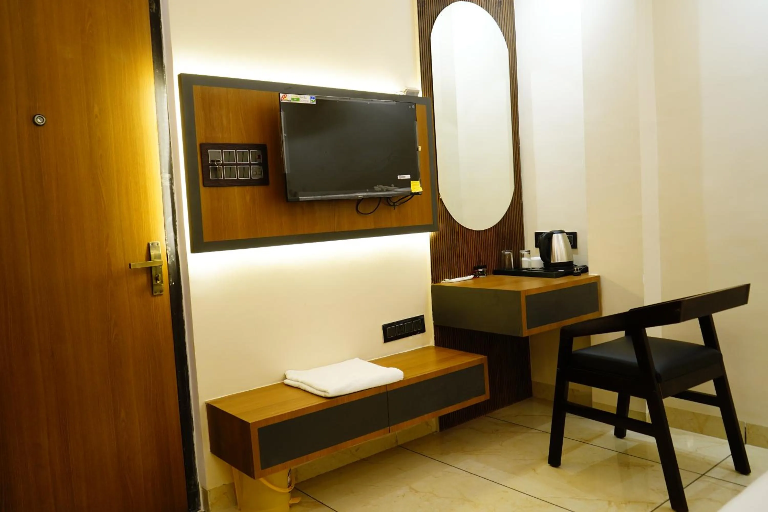 TV and multimedia in Hotel Shakuntla Palace